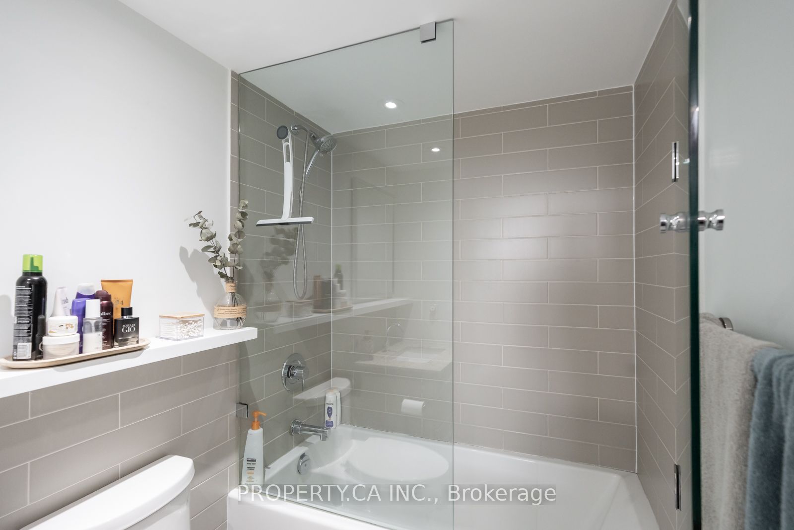120 Varna Drive 412 Property Photo 23