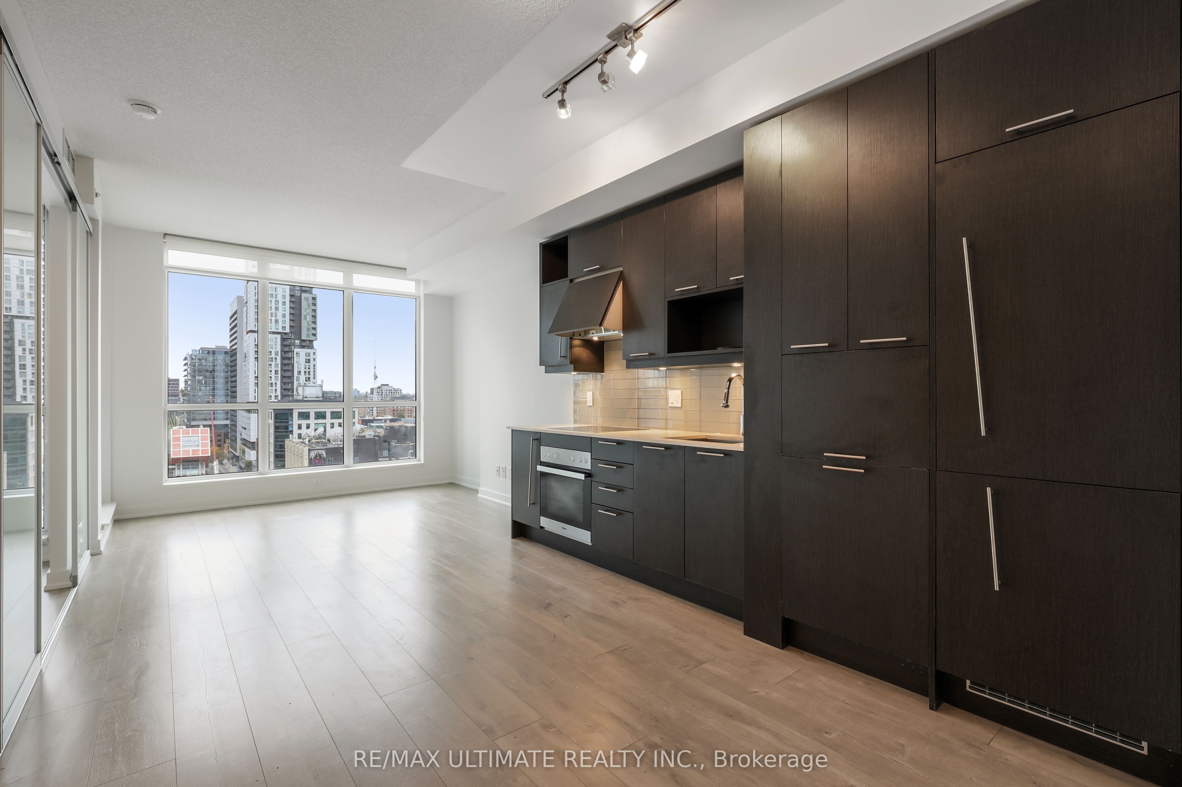 199 Richmond Street W 1408 Property Photo 2
