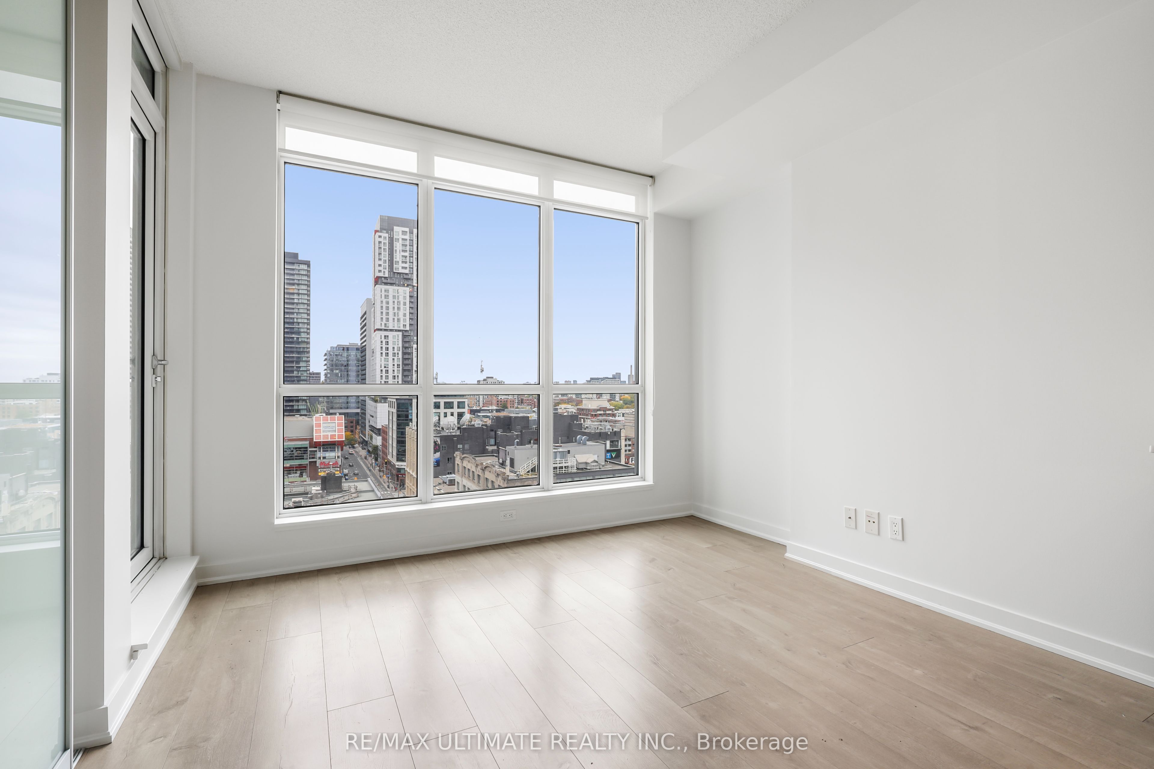 199 Richmond Street W 1408 Property Photo 6