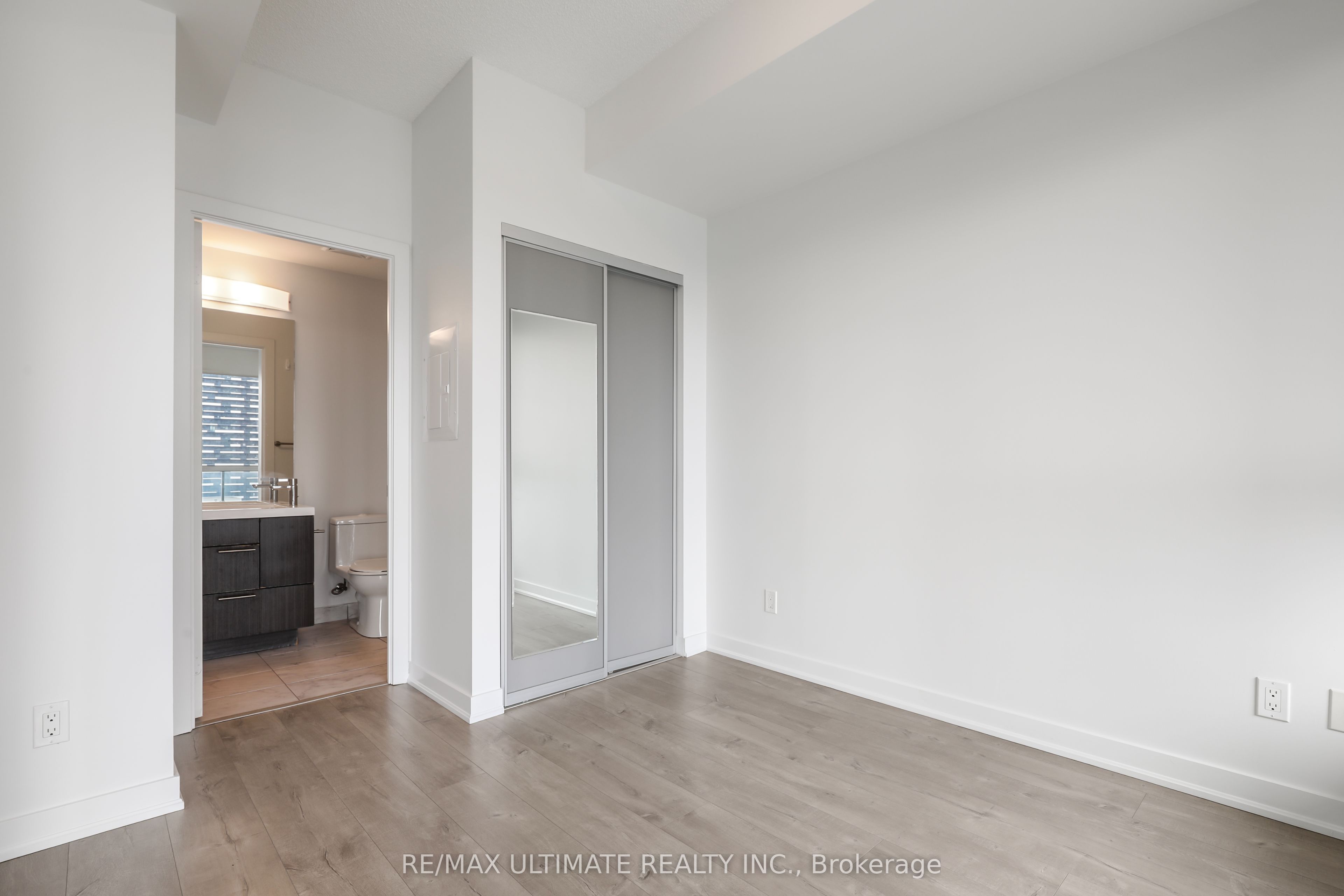 199 Richmond Street W 1408 Property Photo 11