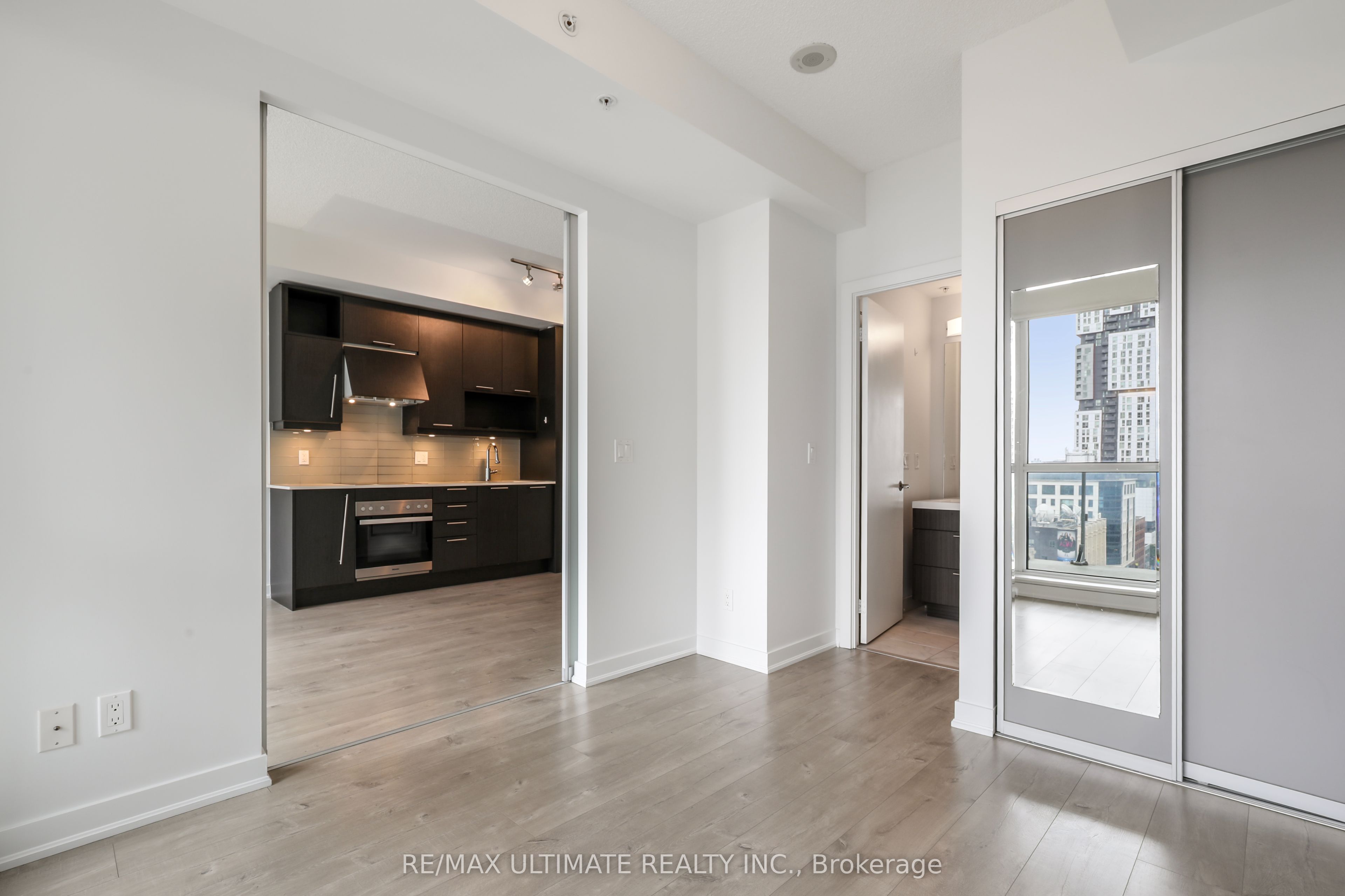 199 Richmond Street W 1408 Property Photo 12