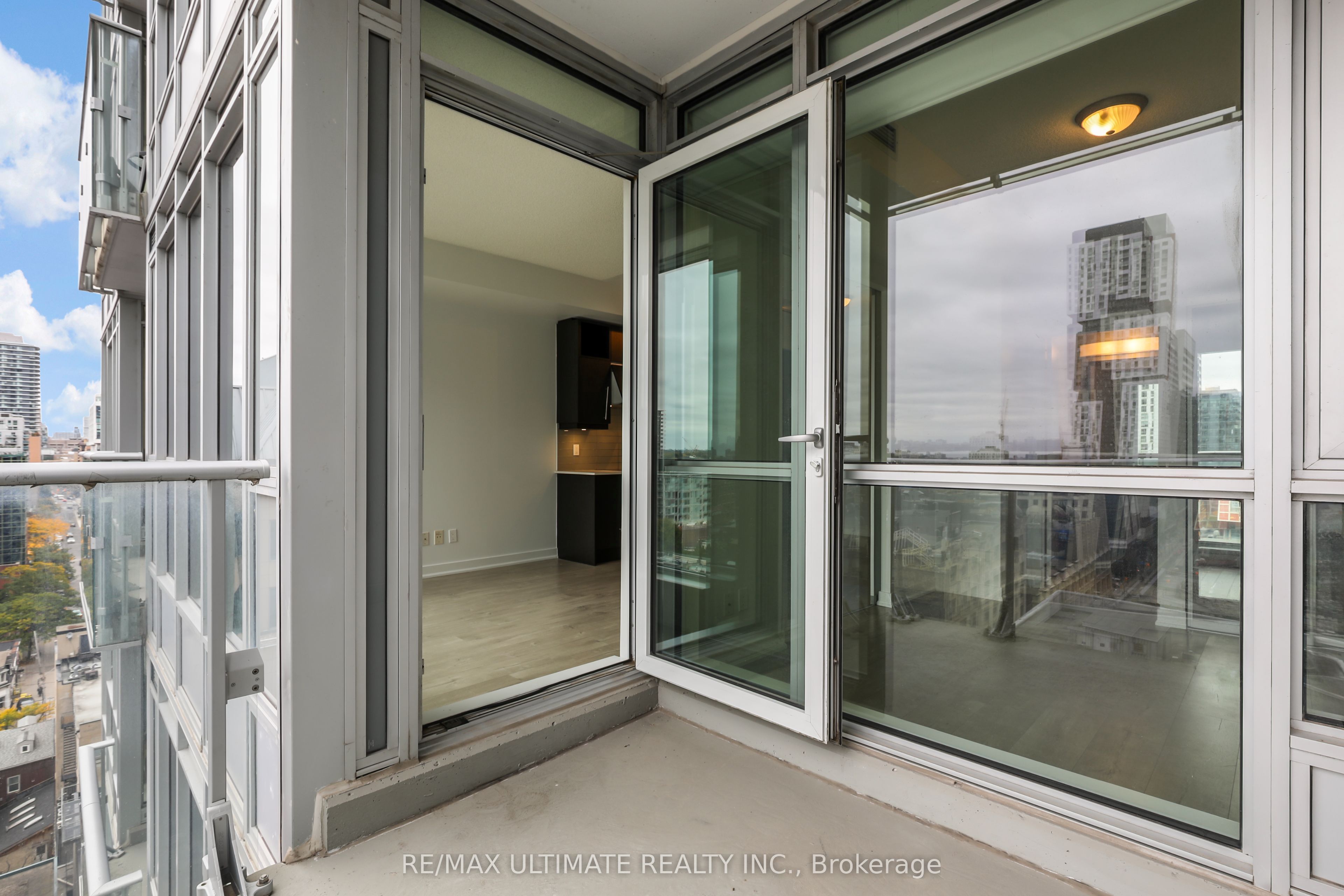 199 Richmond Street W 1408 Property Photo 15