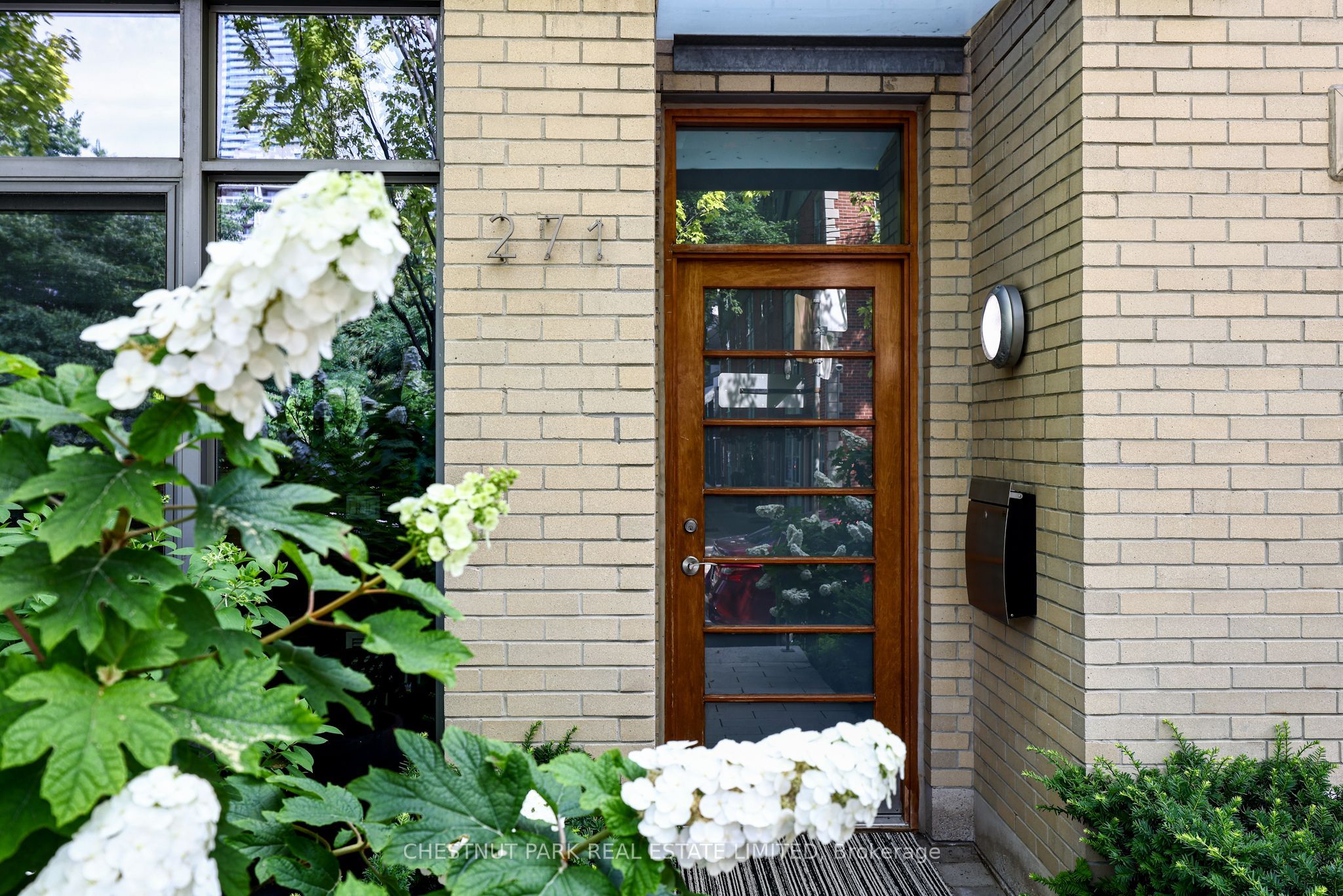 271 Mutual Street Property Photo 2