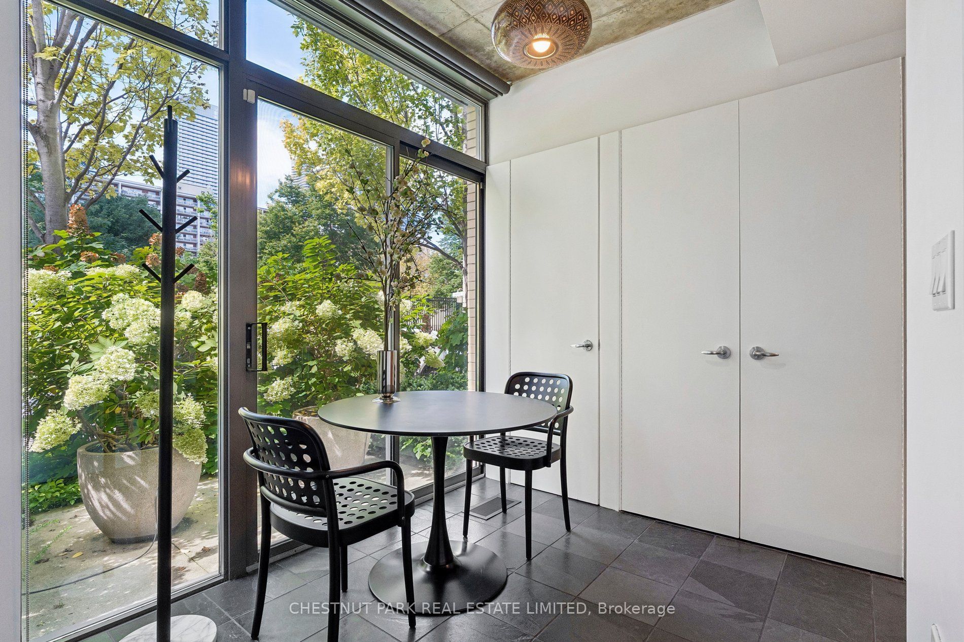 271 Mutual Street Property Photo 4