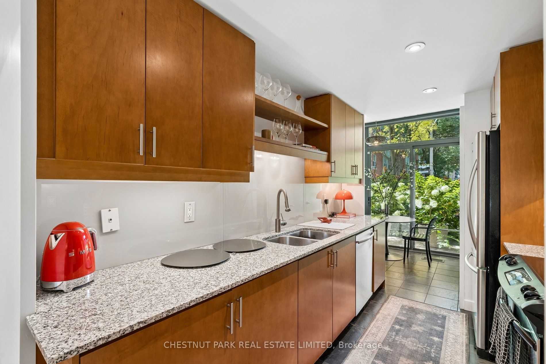 271 Mutual Street Property Photo 5