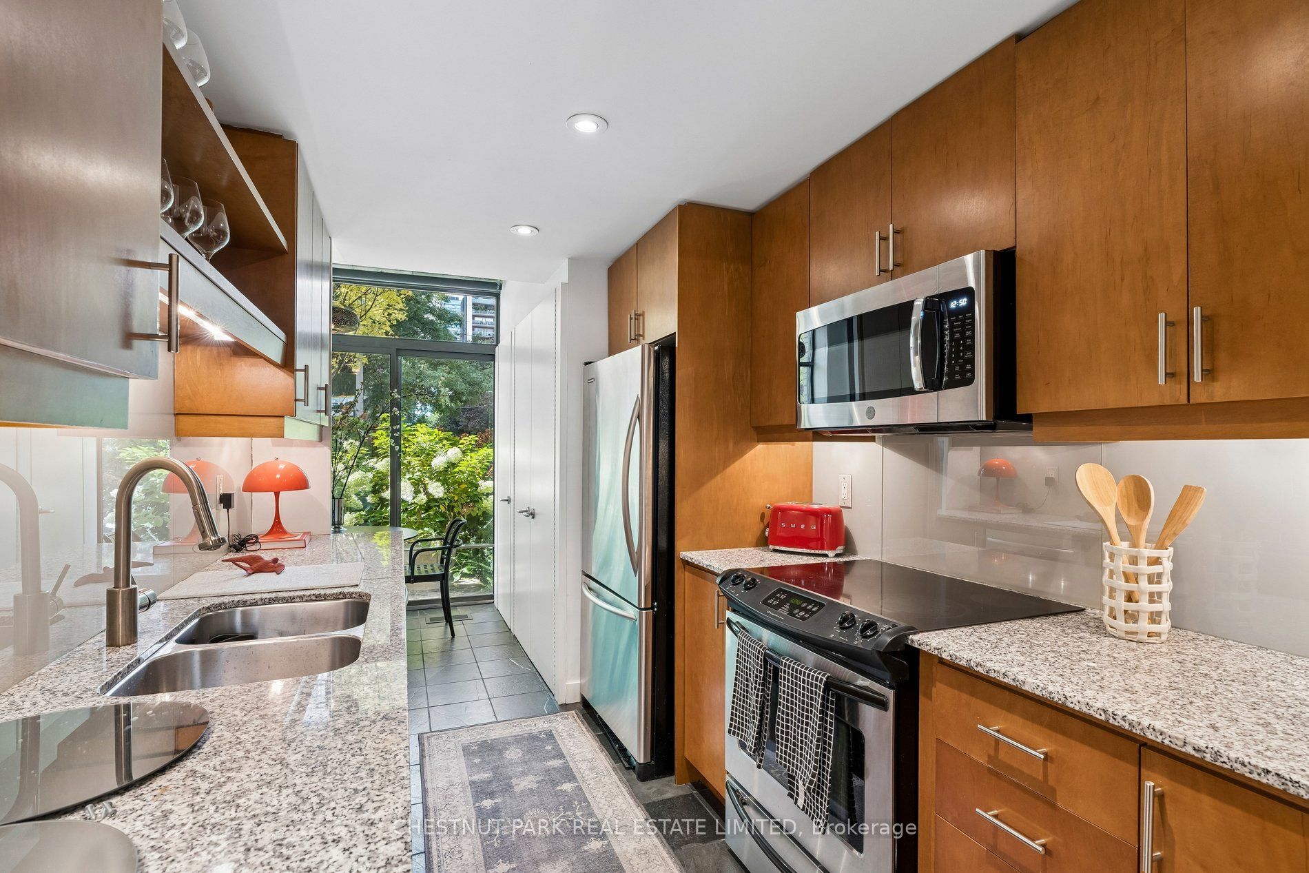 271 Mutual Street Property Photo 6