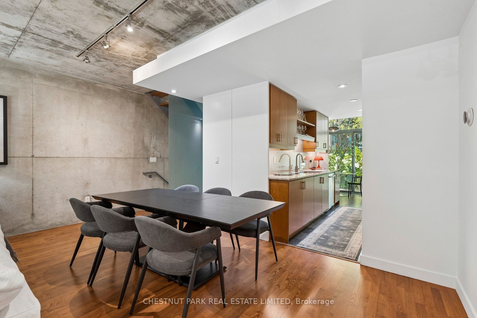 271 Mutual Street Property Photo 7