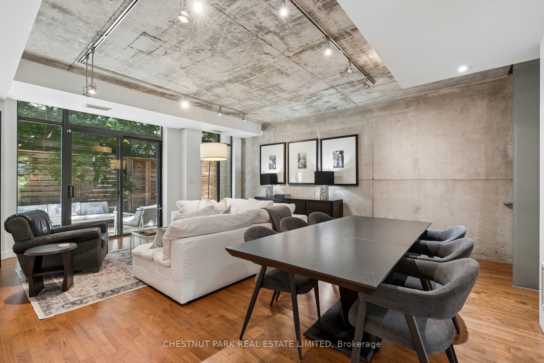 271 Mutual Street Property Photo 8