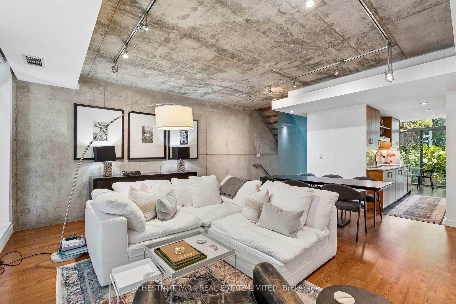 271 Mutual Street Property Photo 9