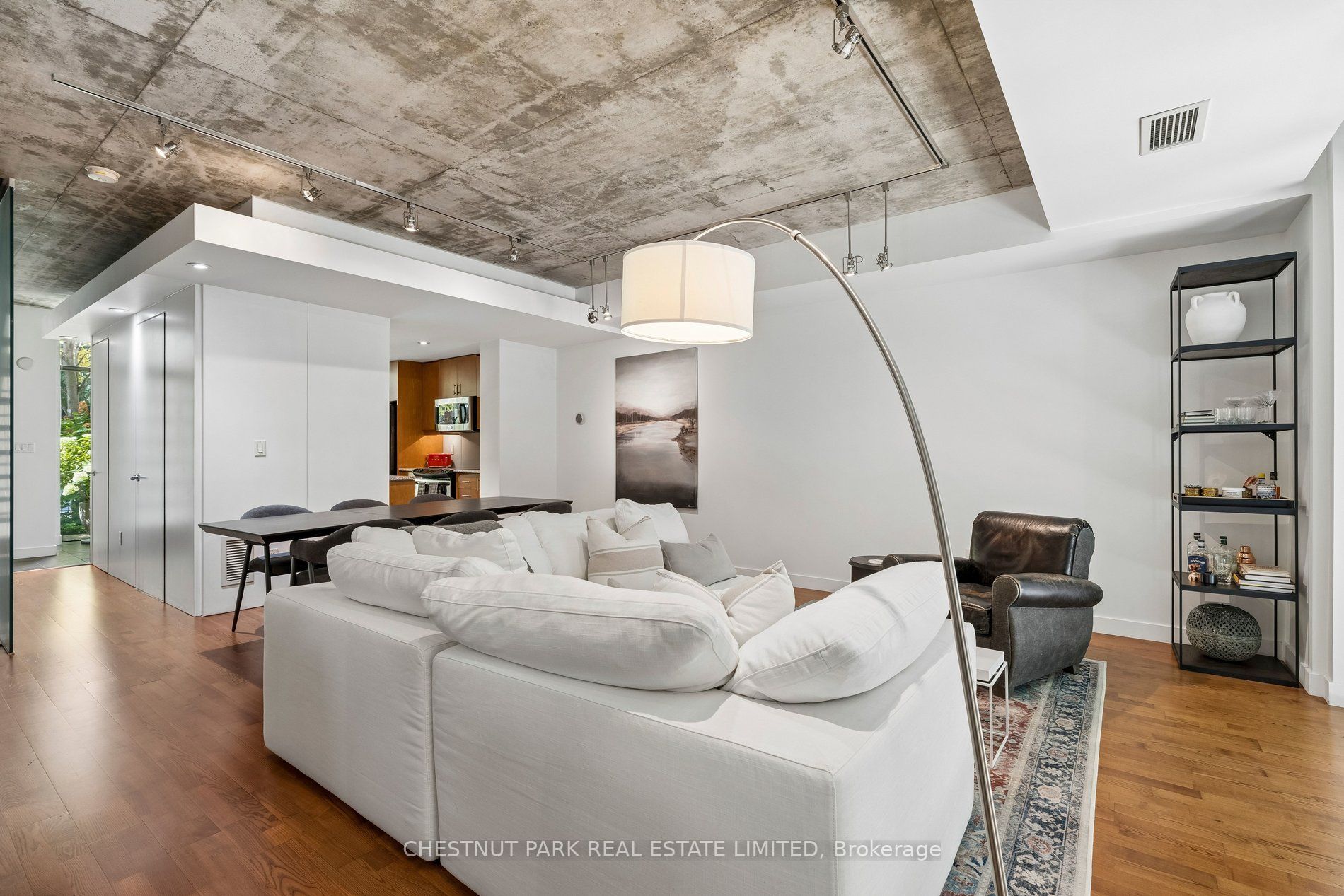 271 Mutual Street Property Photo 10