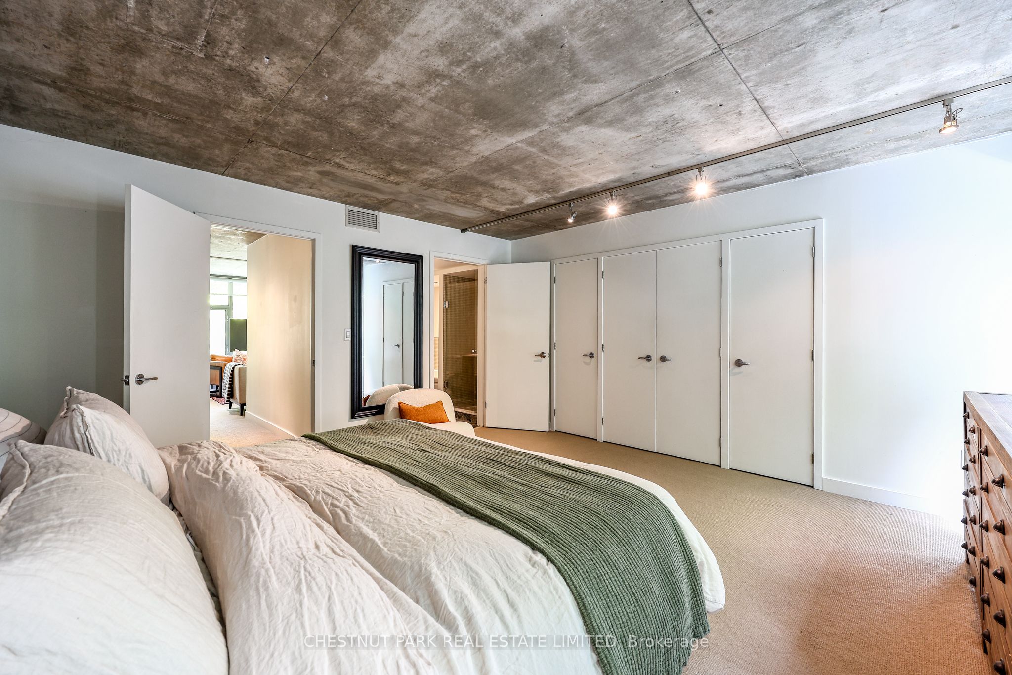 271 Mutual Street Property Photo 15