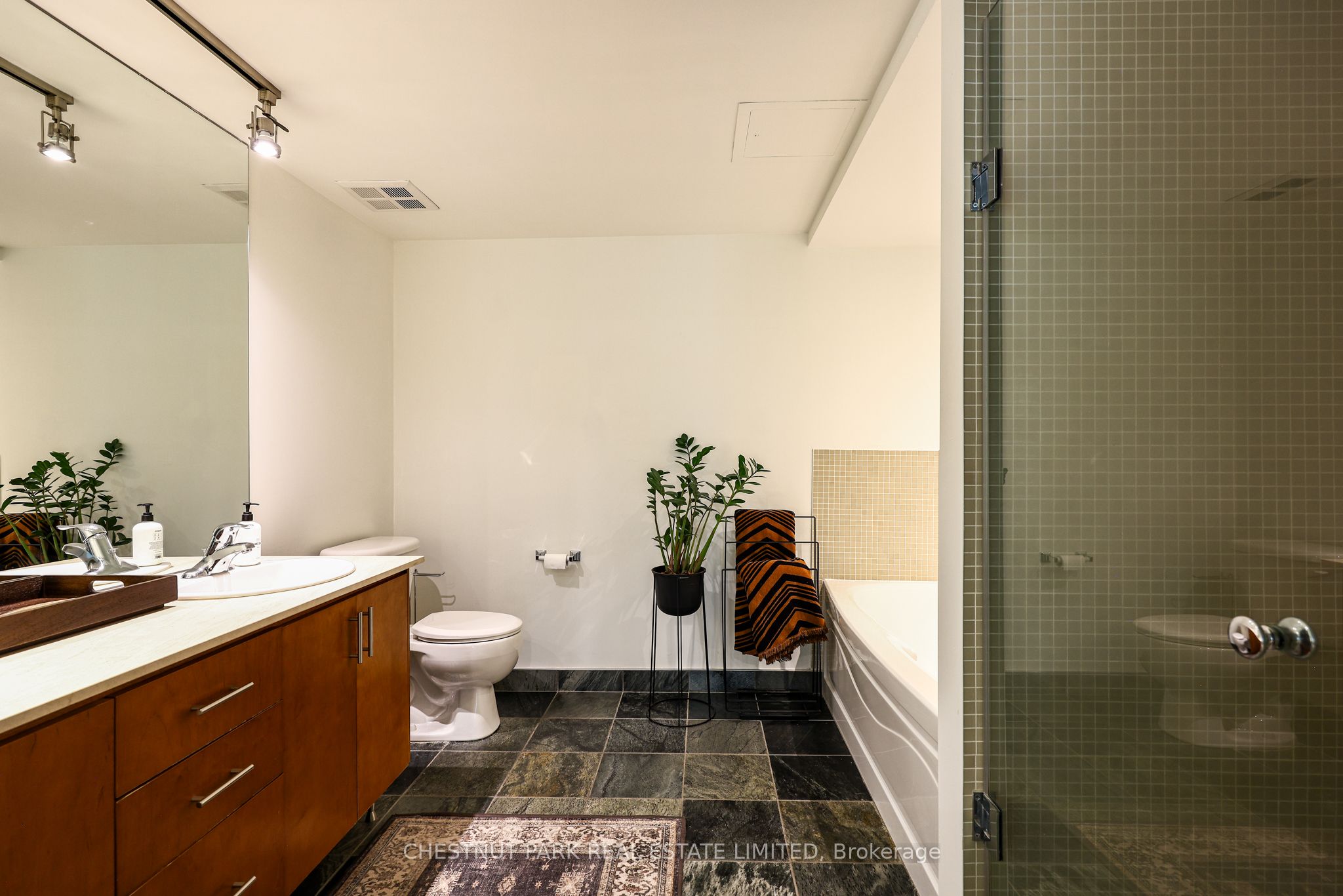 271 Mutual Street Property Photo 16