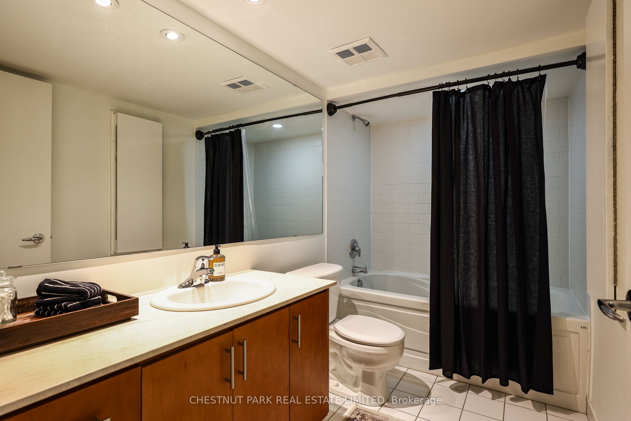 271 Mutual Street Property Photo 22