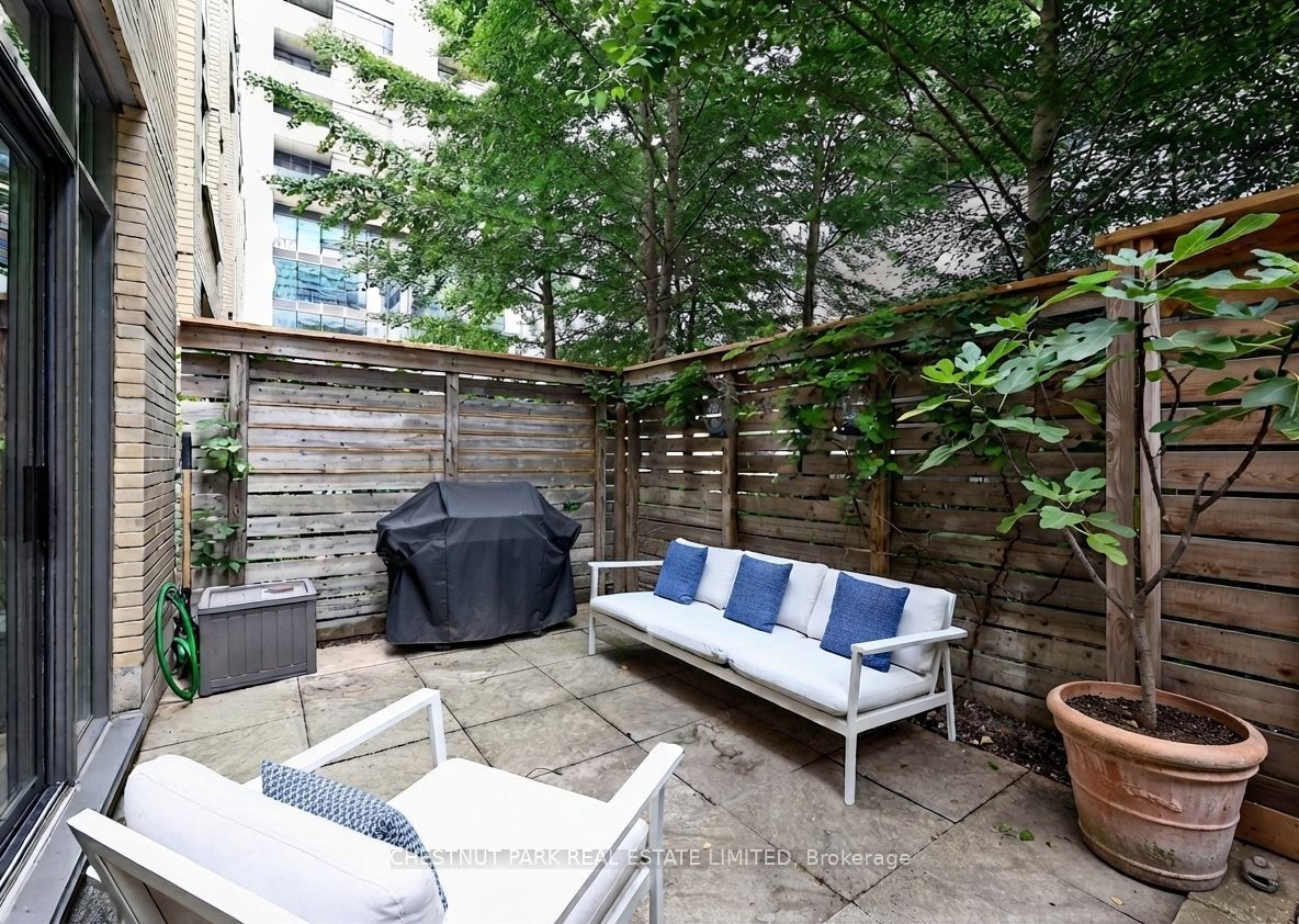 271 Mutual Street Property Photo 25