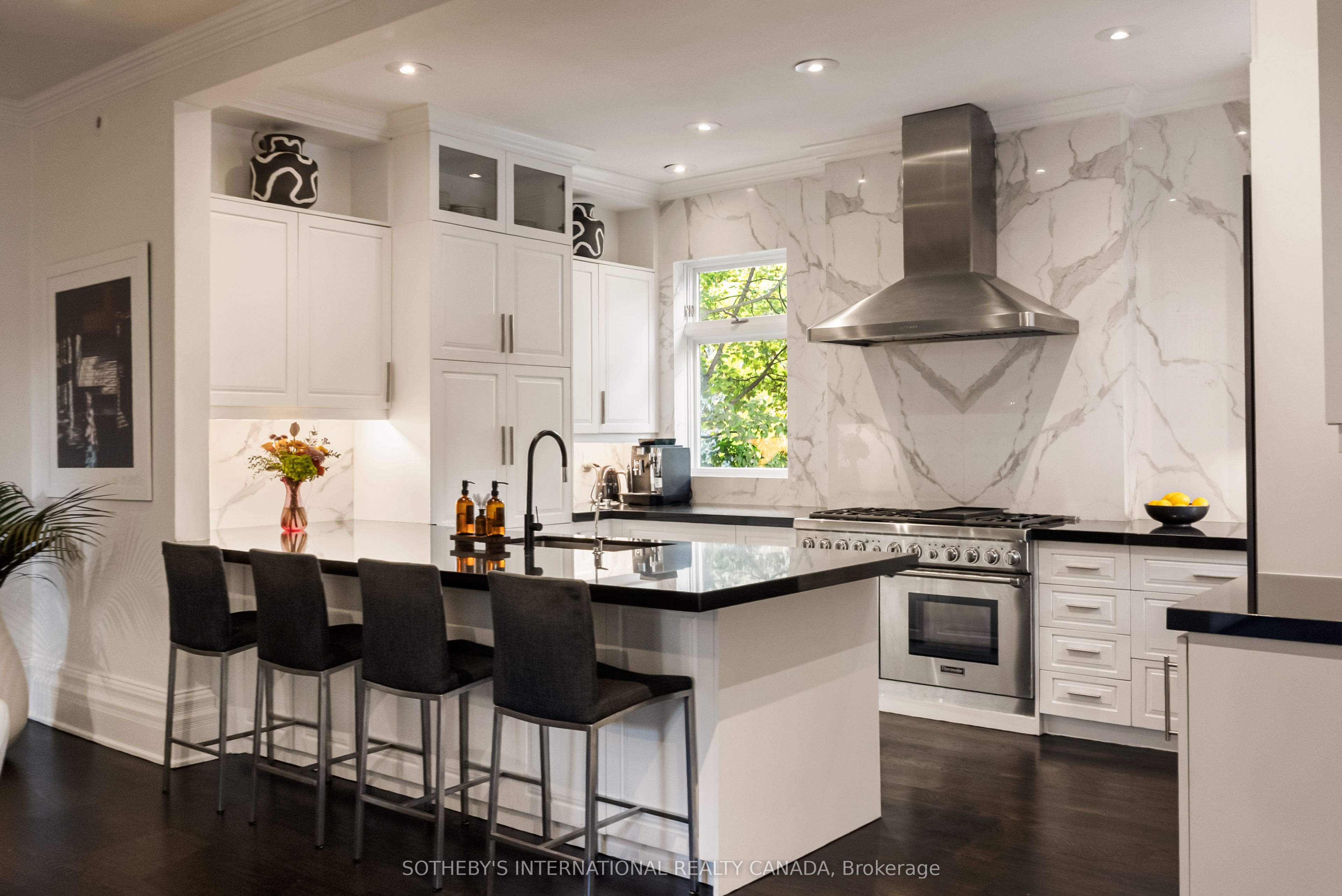 92 Woodlawn Avenue W Property Photo 10
