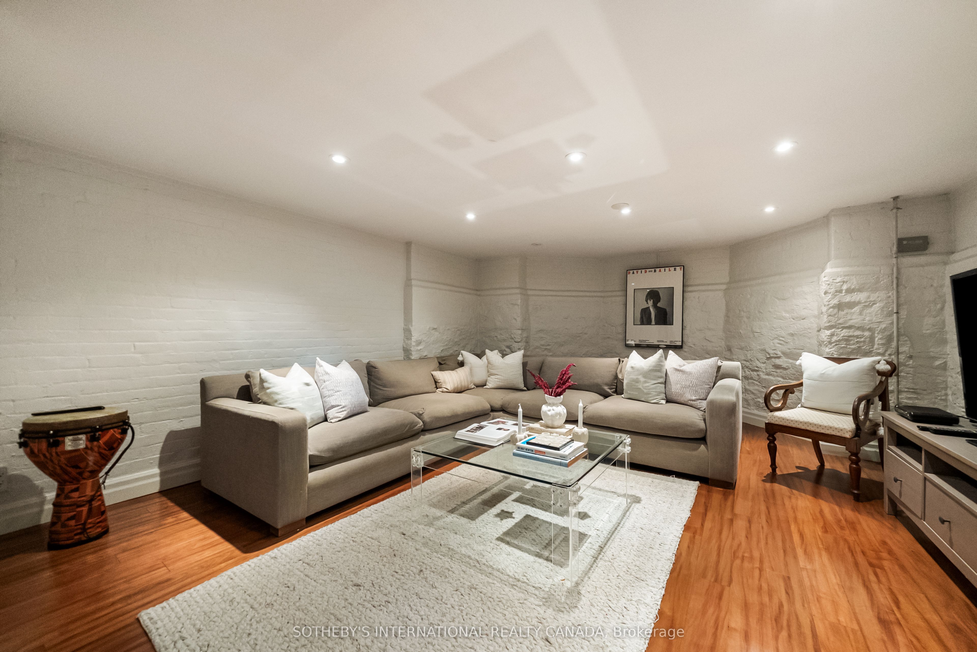 92 Woodlawn Avenue W Property Photo 26