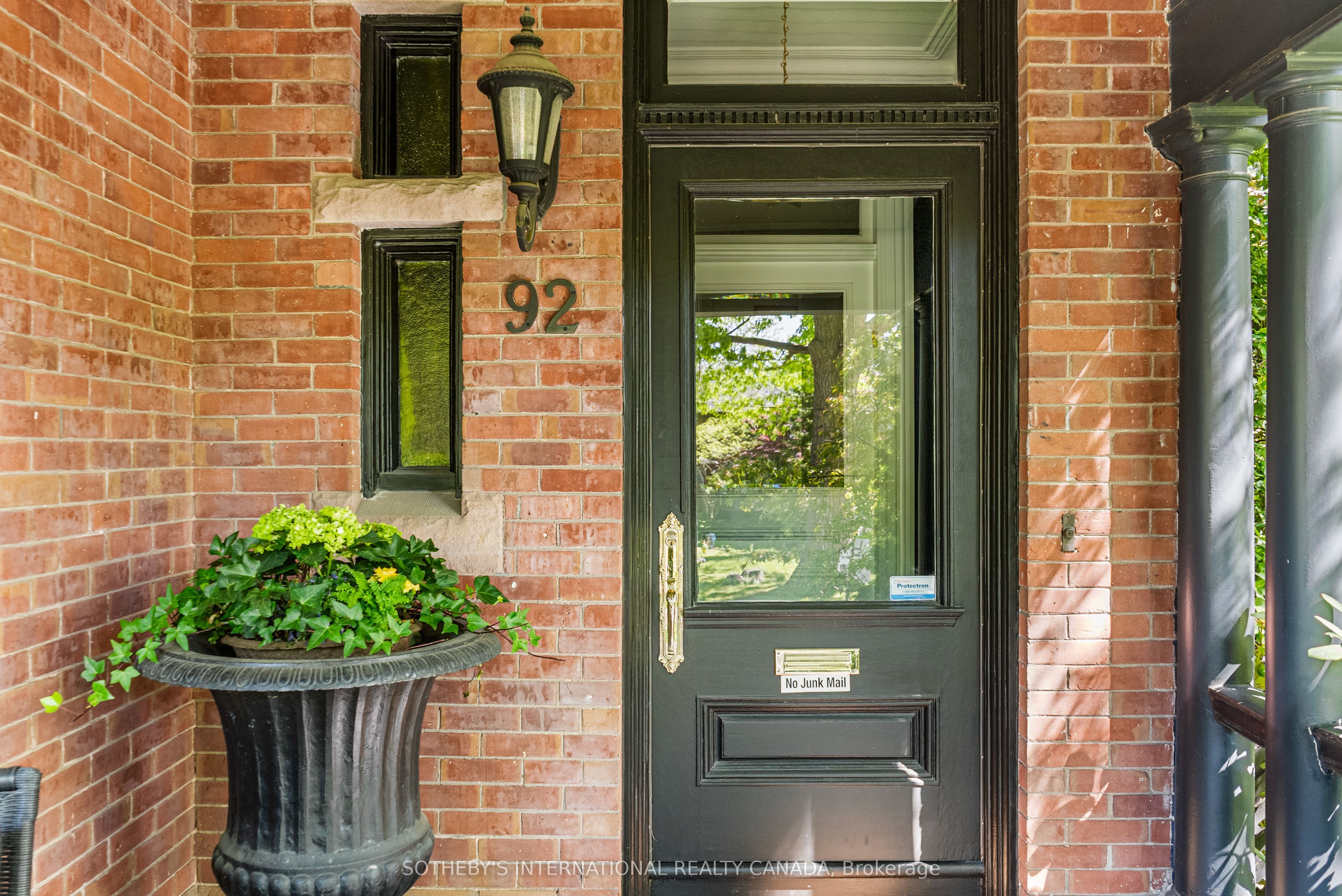 92 Woodlawn Avenue W Property Photo 33