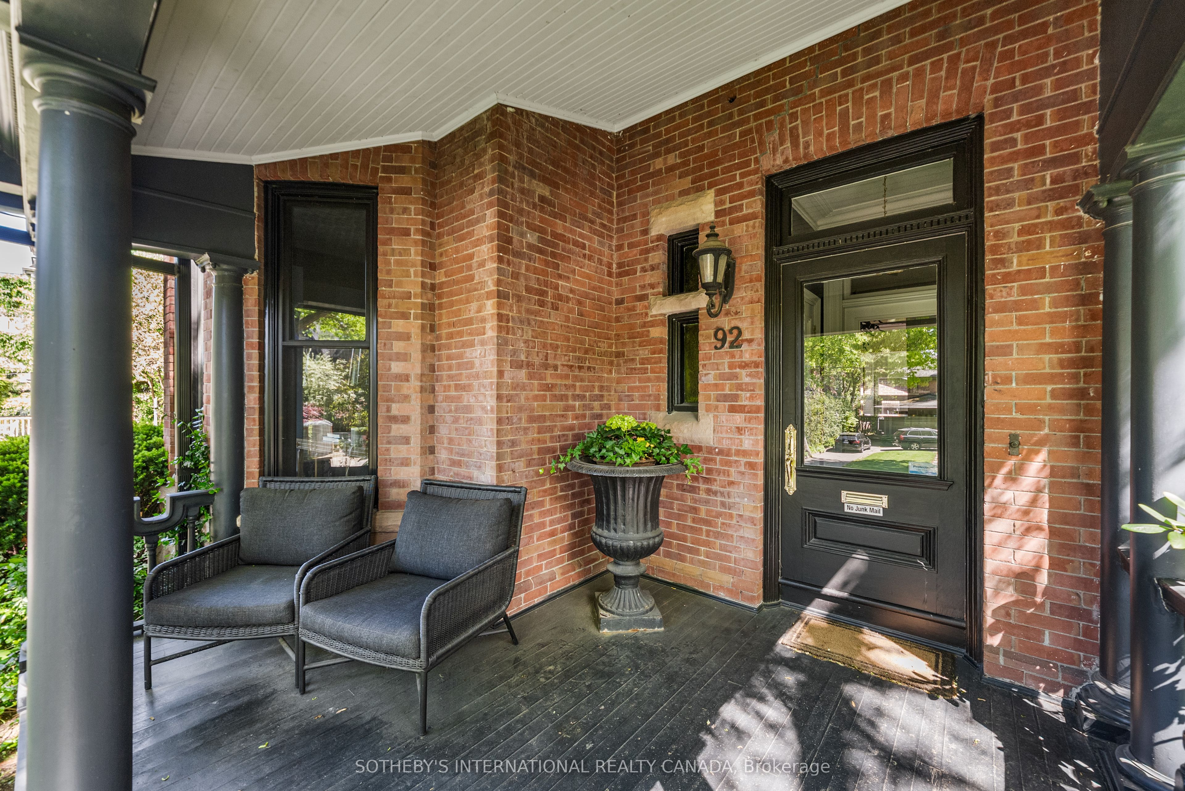 92 Woodlawn Avenue W Property Photo 34