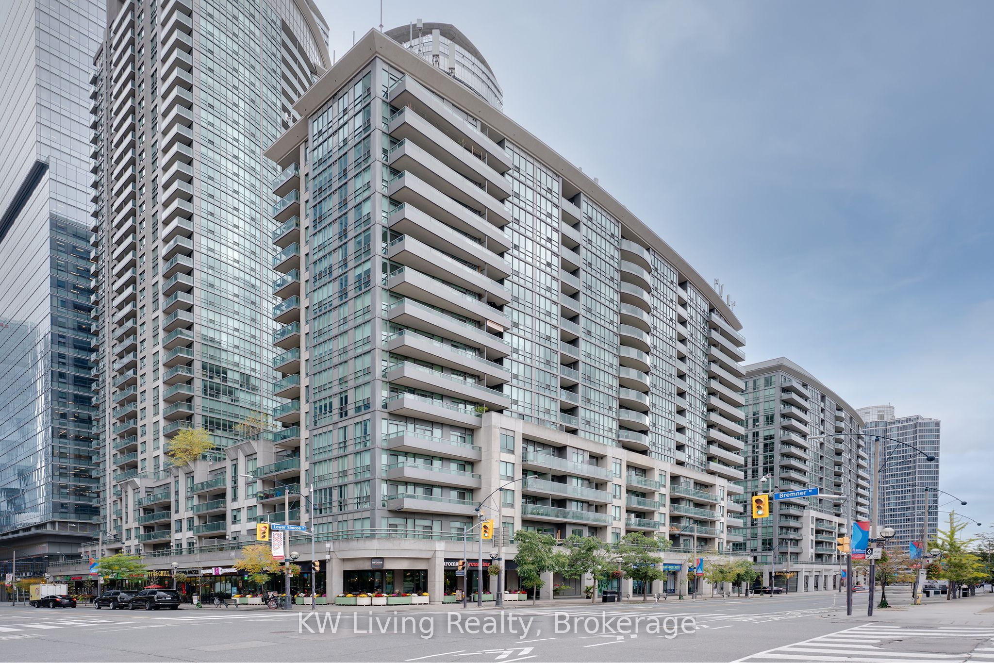 51 Lower Simcoe Street 1801 Property Photo 1