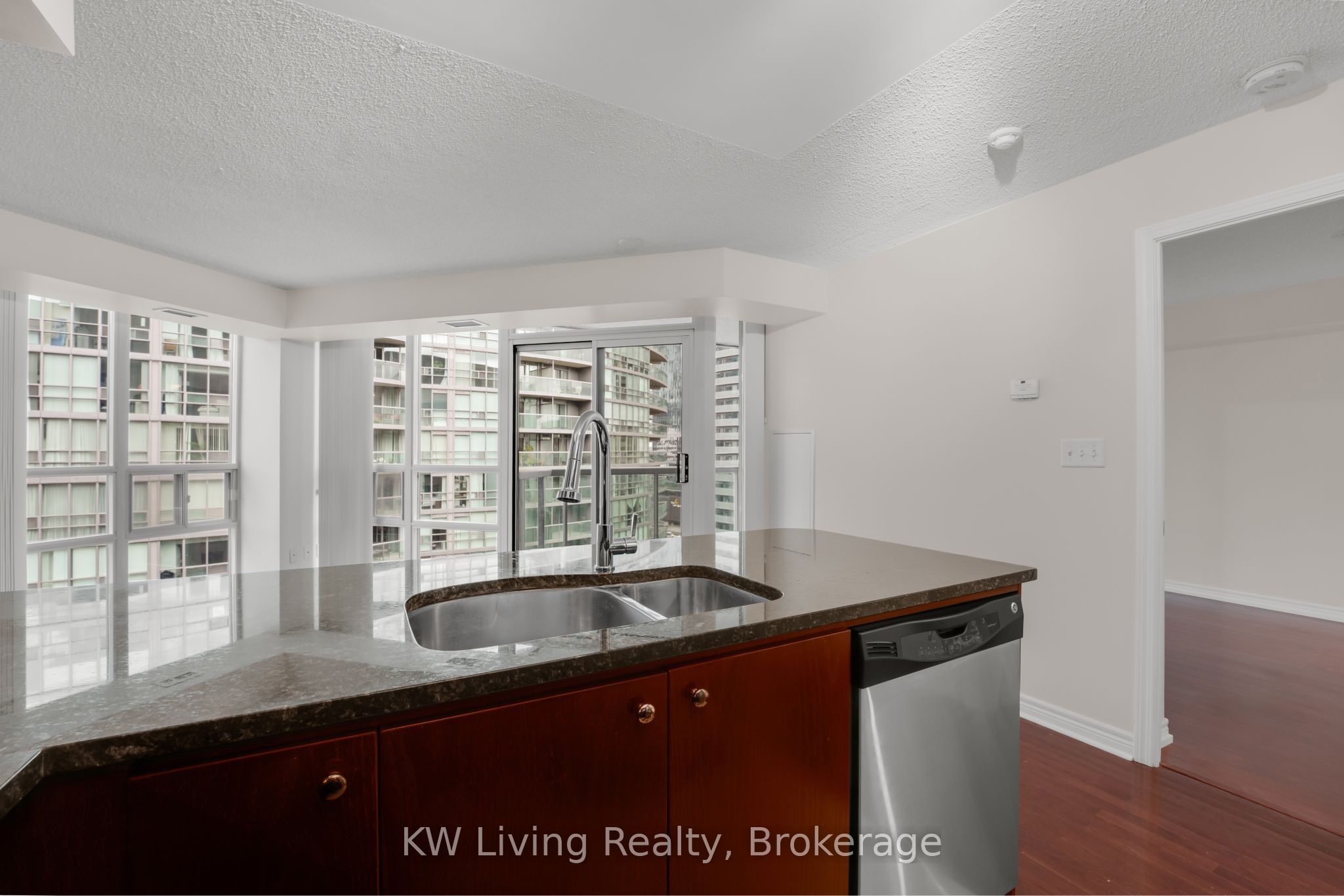 51 Lower Simcoe Street 1801 Property Photo 11