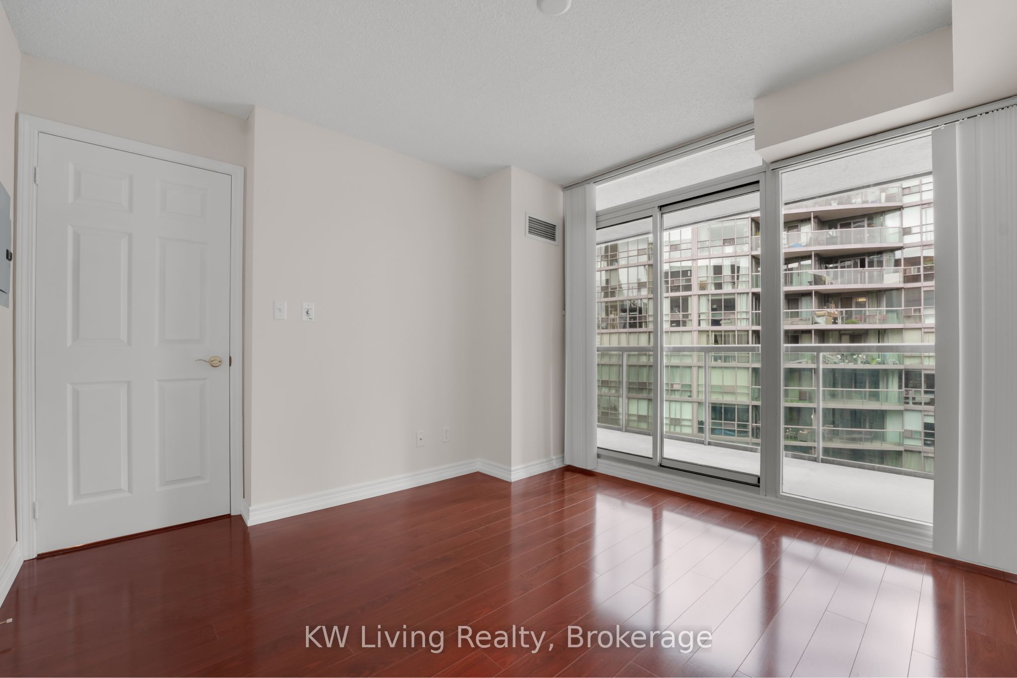 51 Lower Simcoe Street 1801 Property Photo 14