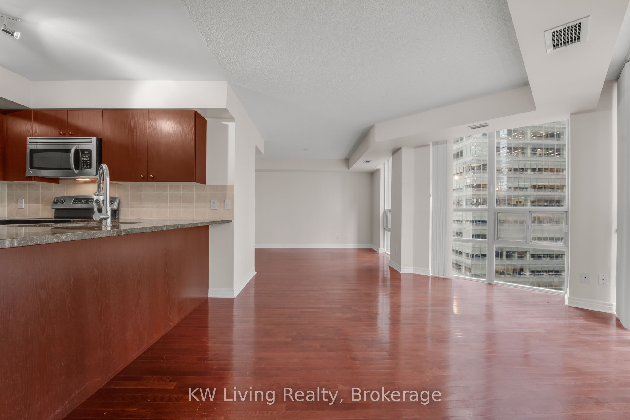 51 Lower Simcoe Street 1801 Property Photo 16