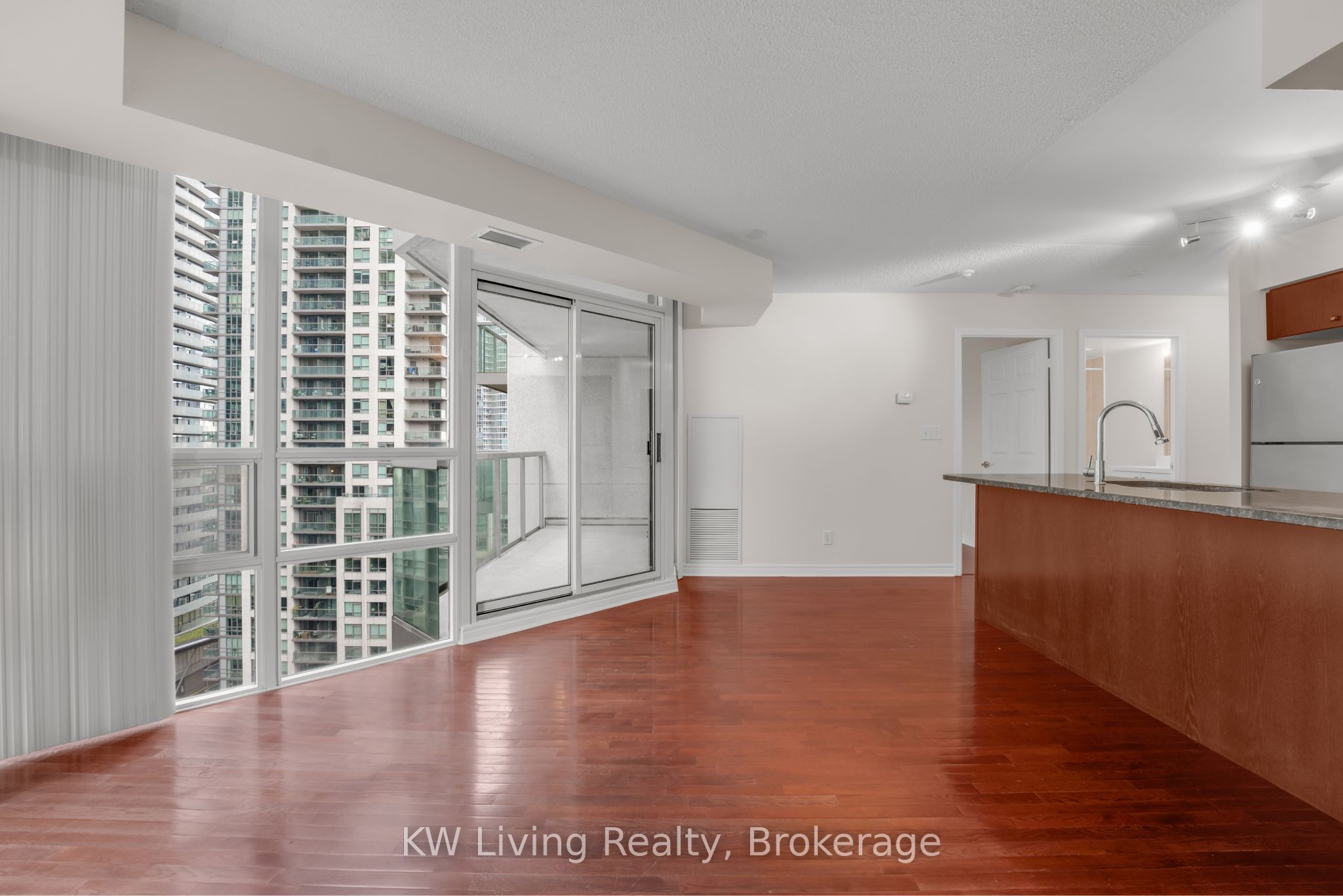 51 Lower Simcoe Street 1801 Property Photo 17