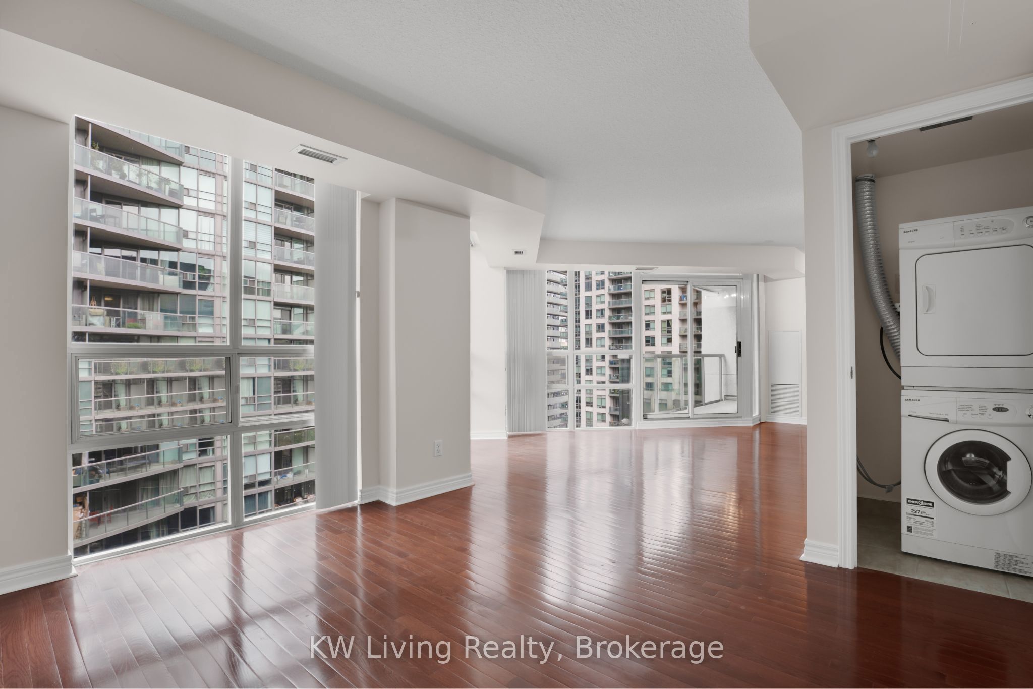 51 Lower Simcoe Street 1801 Property Photo 21