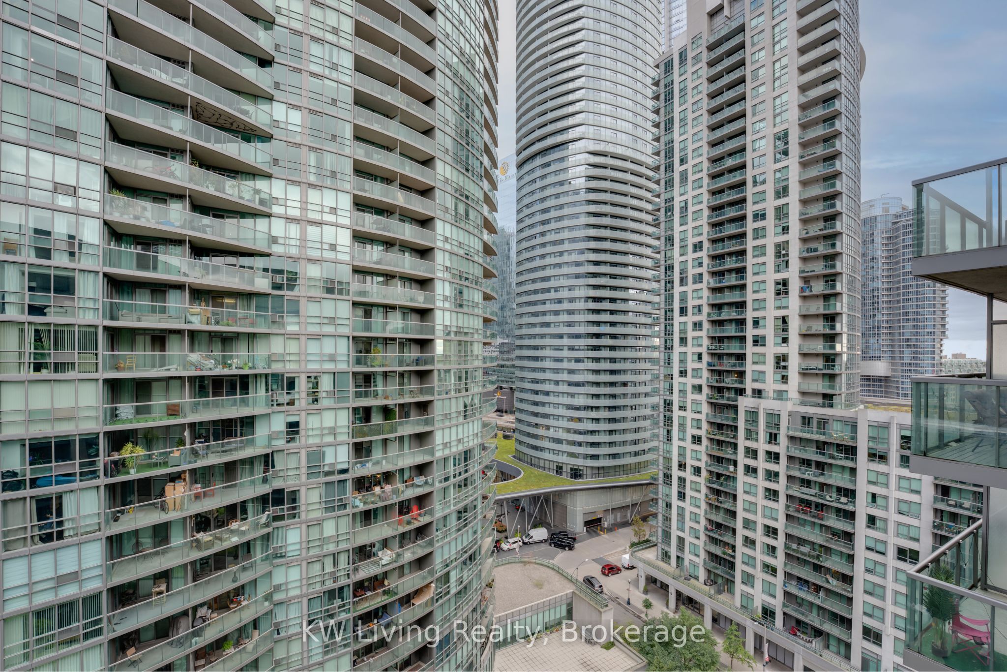 51 Lower Simcoe Street 1801 Property Photo 25
