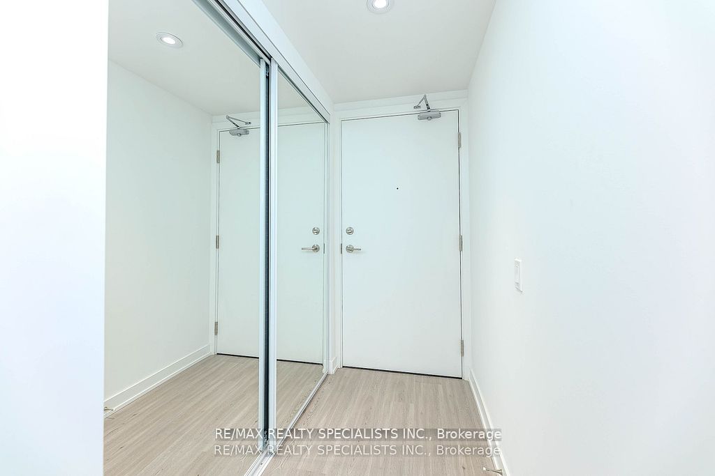 8 Wellesley Street W 1101 Property Photo 5