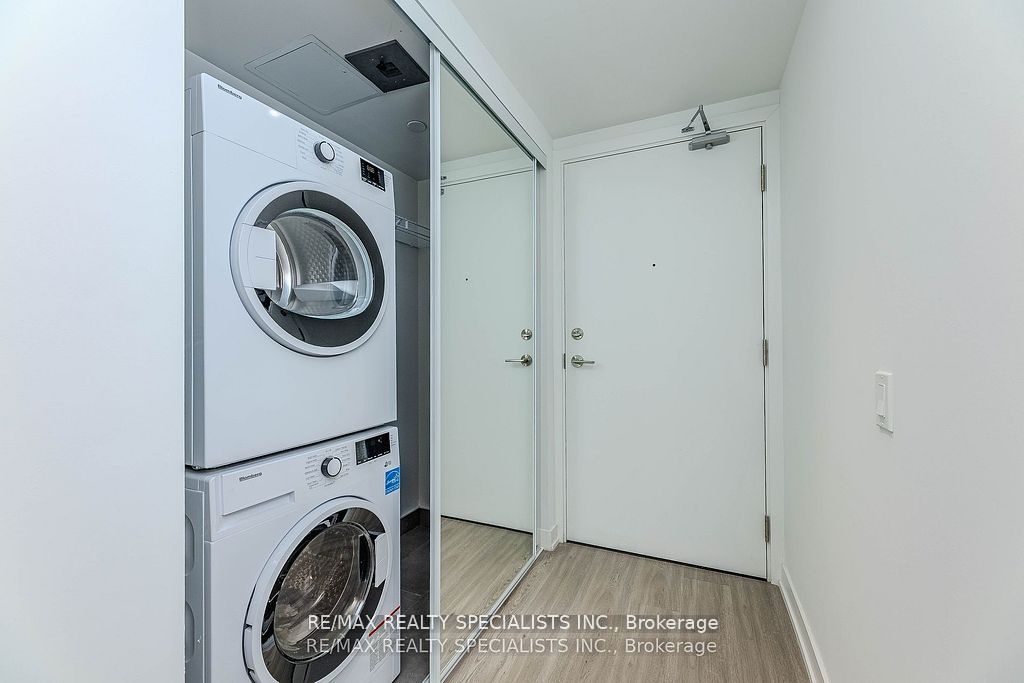 8 Wellesley Street W 1101 Property Photo 7