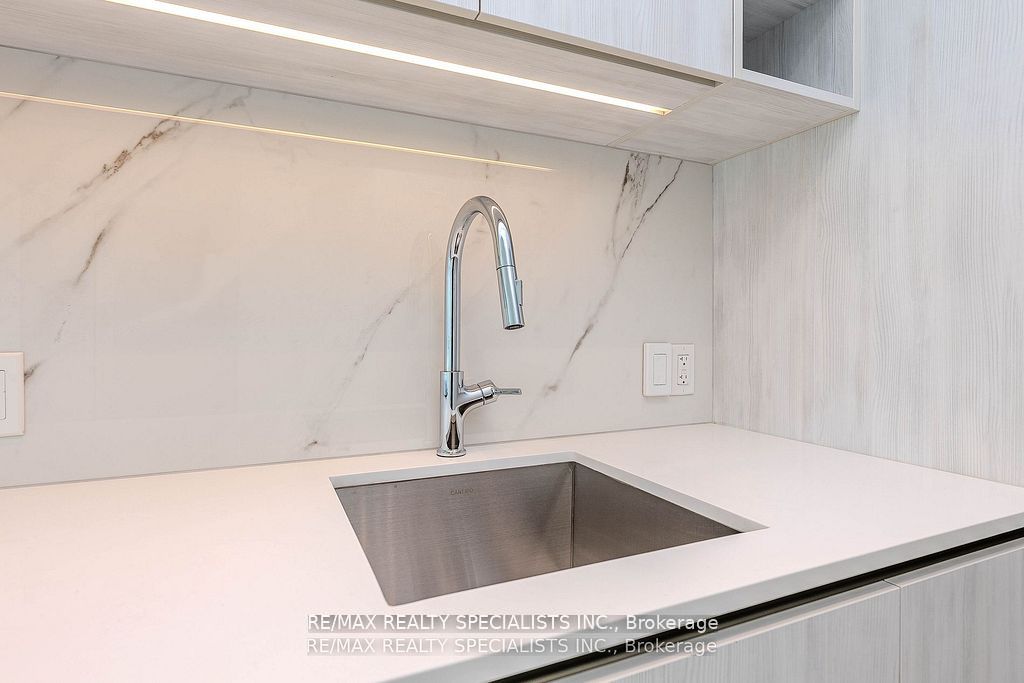 8 Wellesley Street W 1101 Property Photo 15