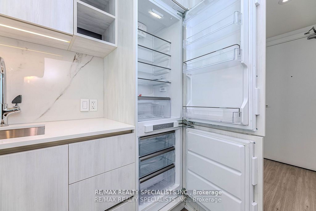 8 Wellesley Street W 1101 Property Photo 16