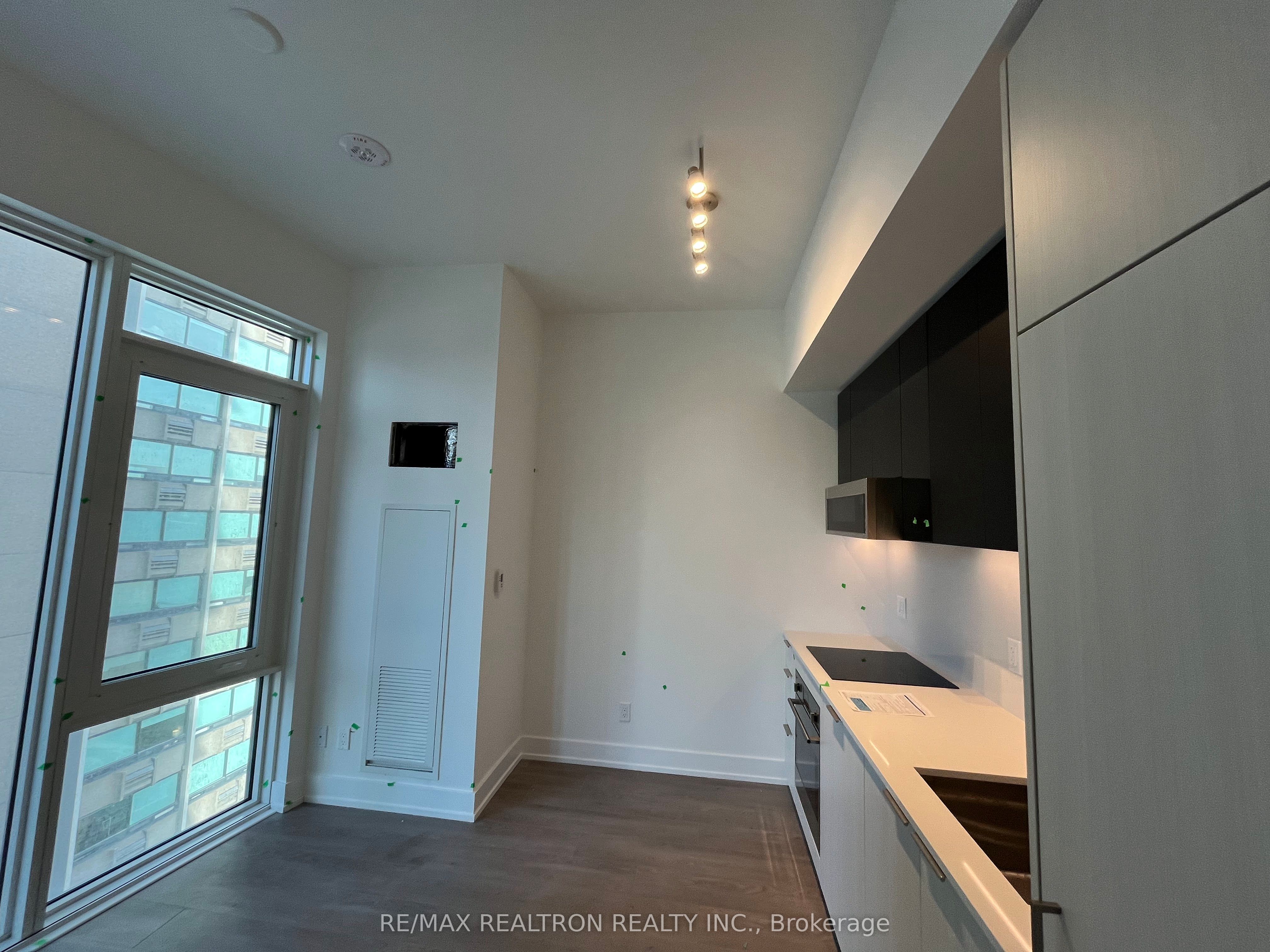 308 Jarvis Street 1010 Property Photo 3