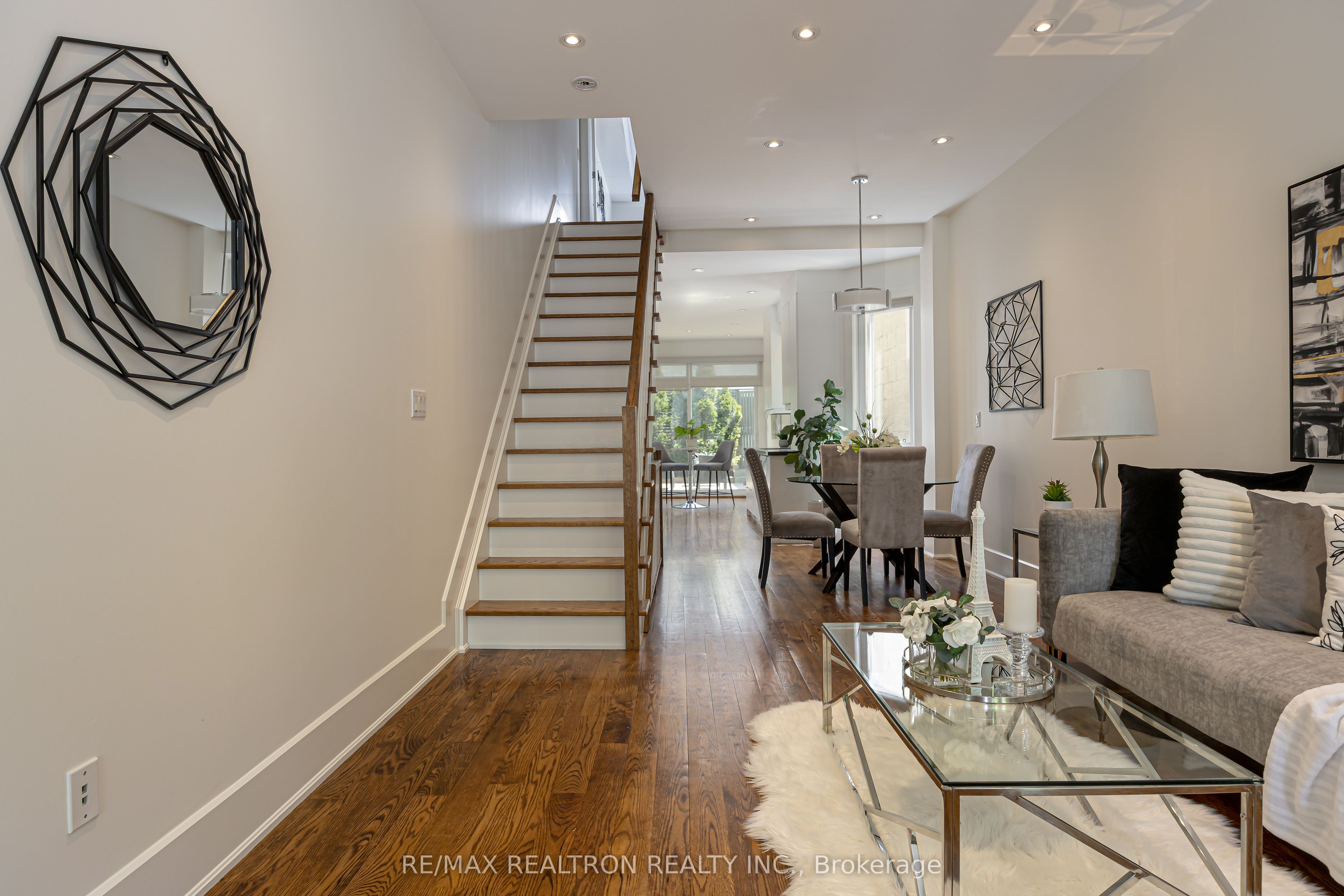 93 Walnut Avenue Property Photo 2