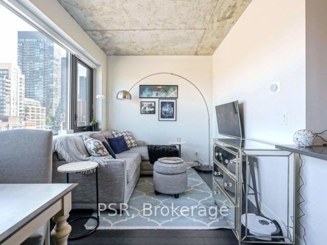 400 Wellington Street W 902 Property Photo 1