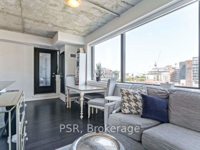 400 Wellington Street W 902 Property Photo 3