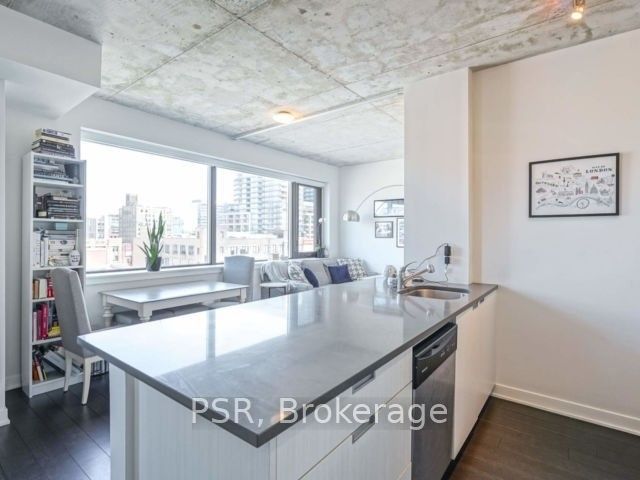 400 Wellington Street W 902 Property Photo 5