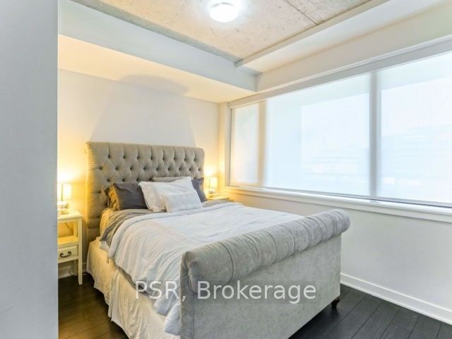 400 Wellington Street W 902 Property Photo 7