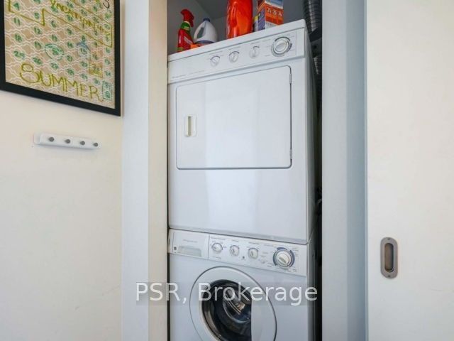 400 Wellington Street W 902 Property Photo 9