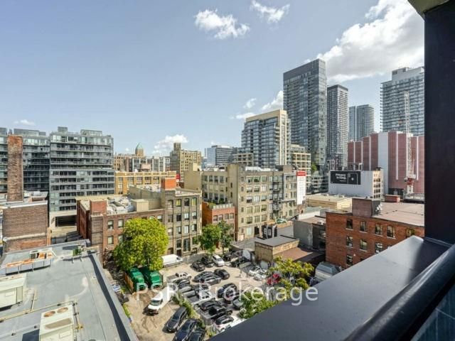 400 Wellington Street W 902 Property Photo 11