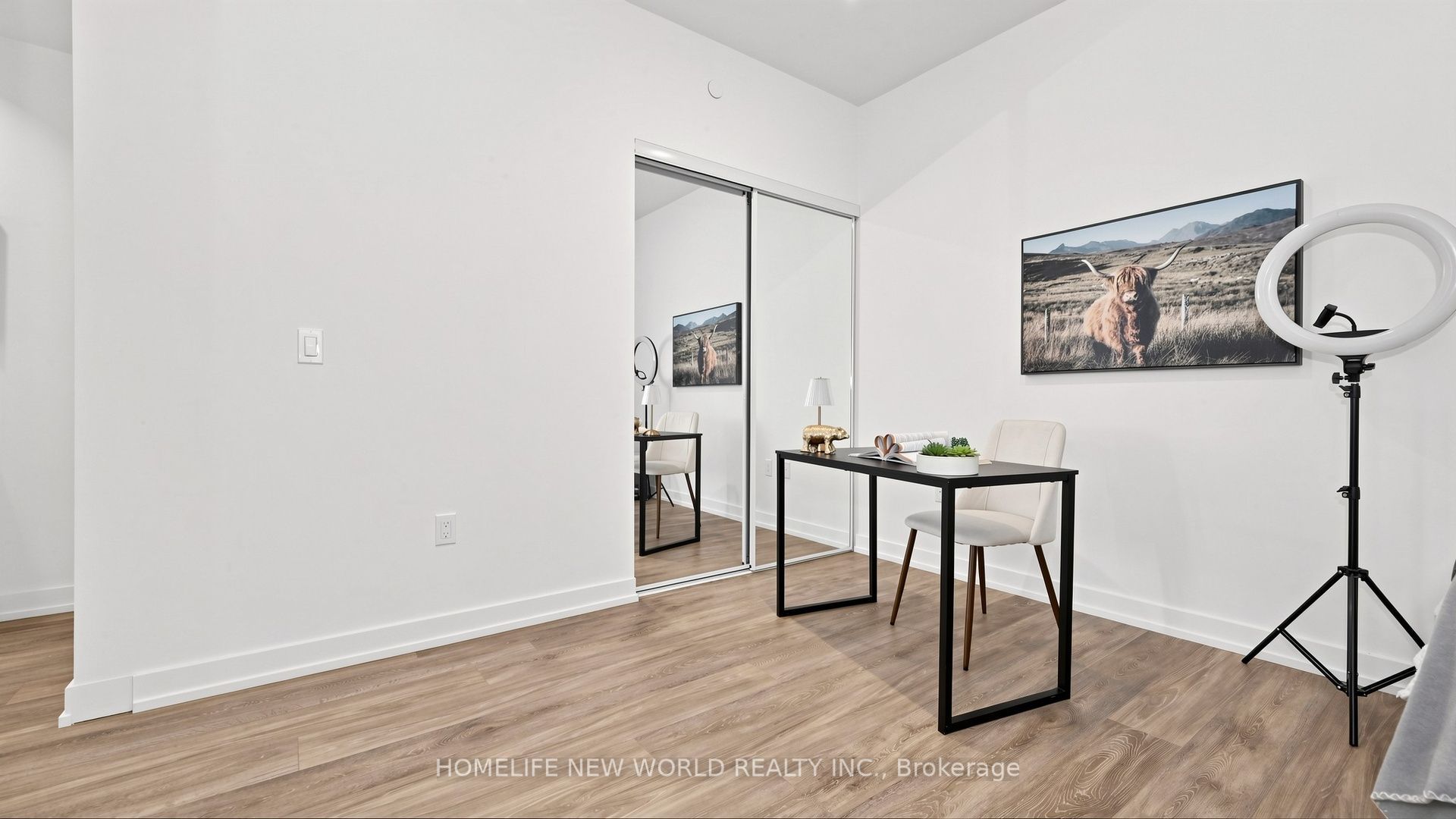 158 Front Street E 813 Property Photo 29