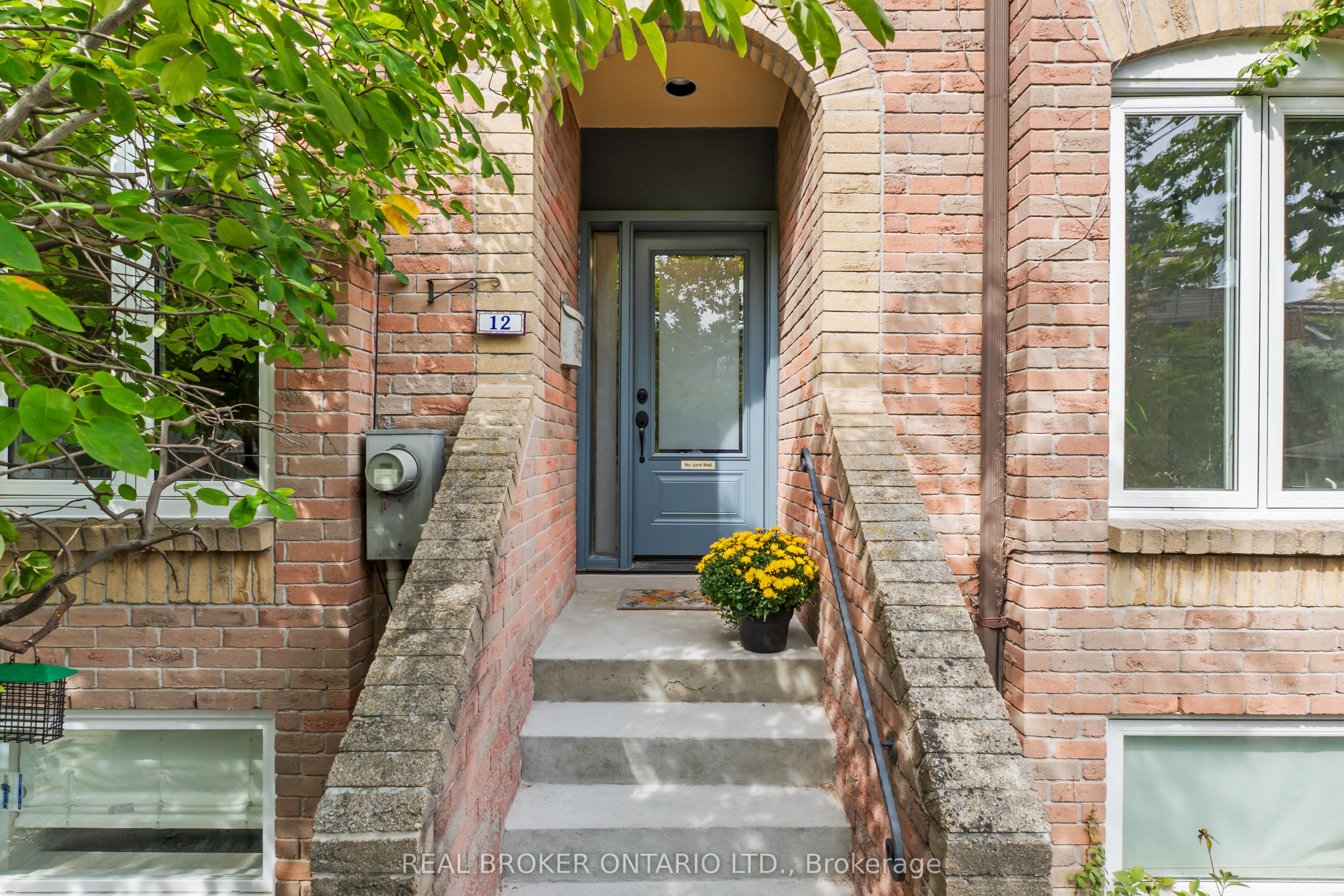 12 St. James Court Property Photo 2