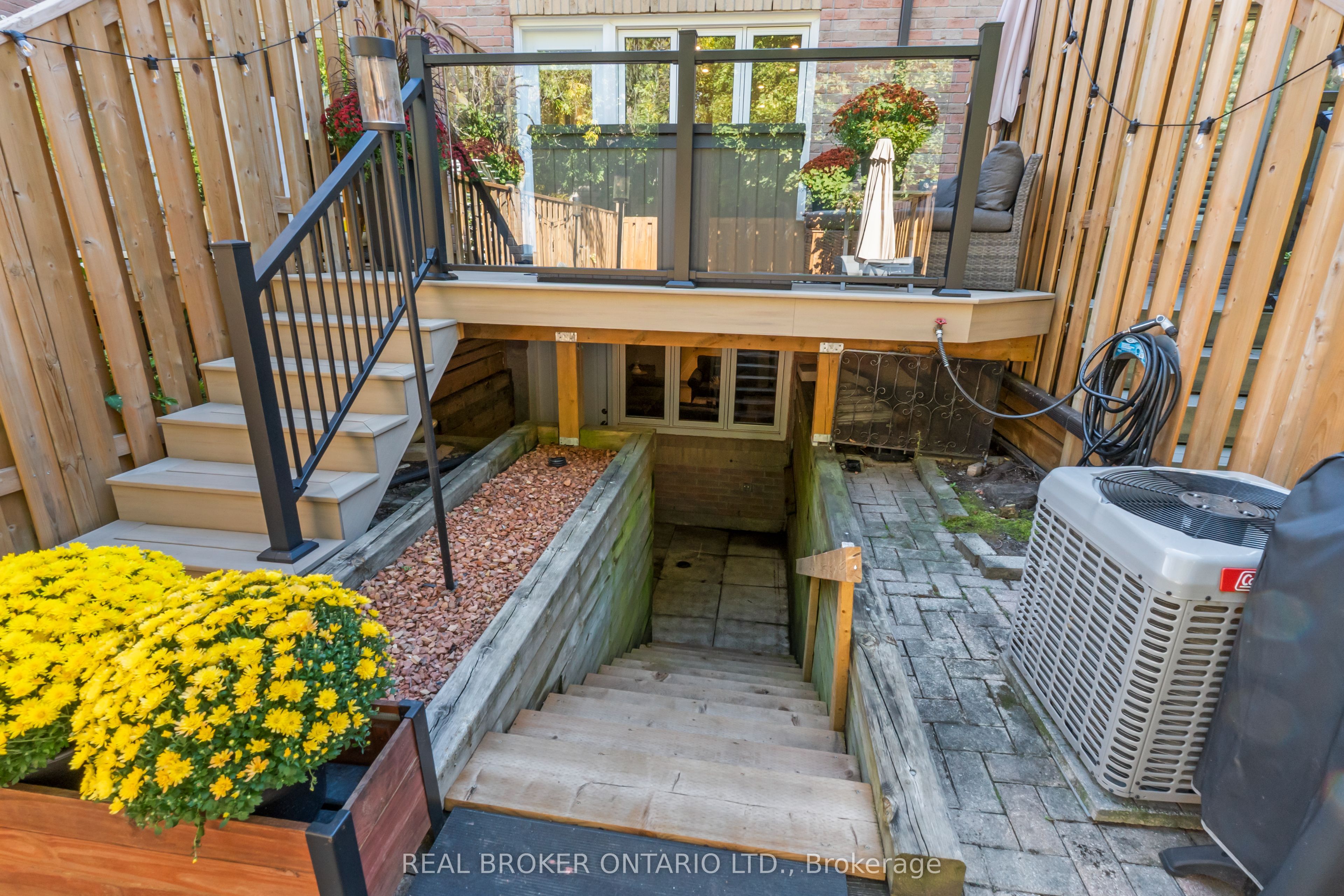 12 St. James Court Property Photo 16
