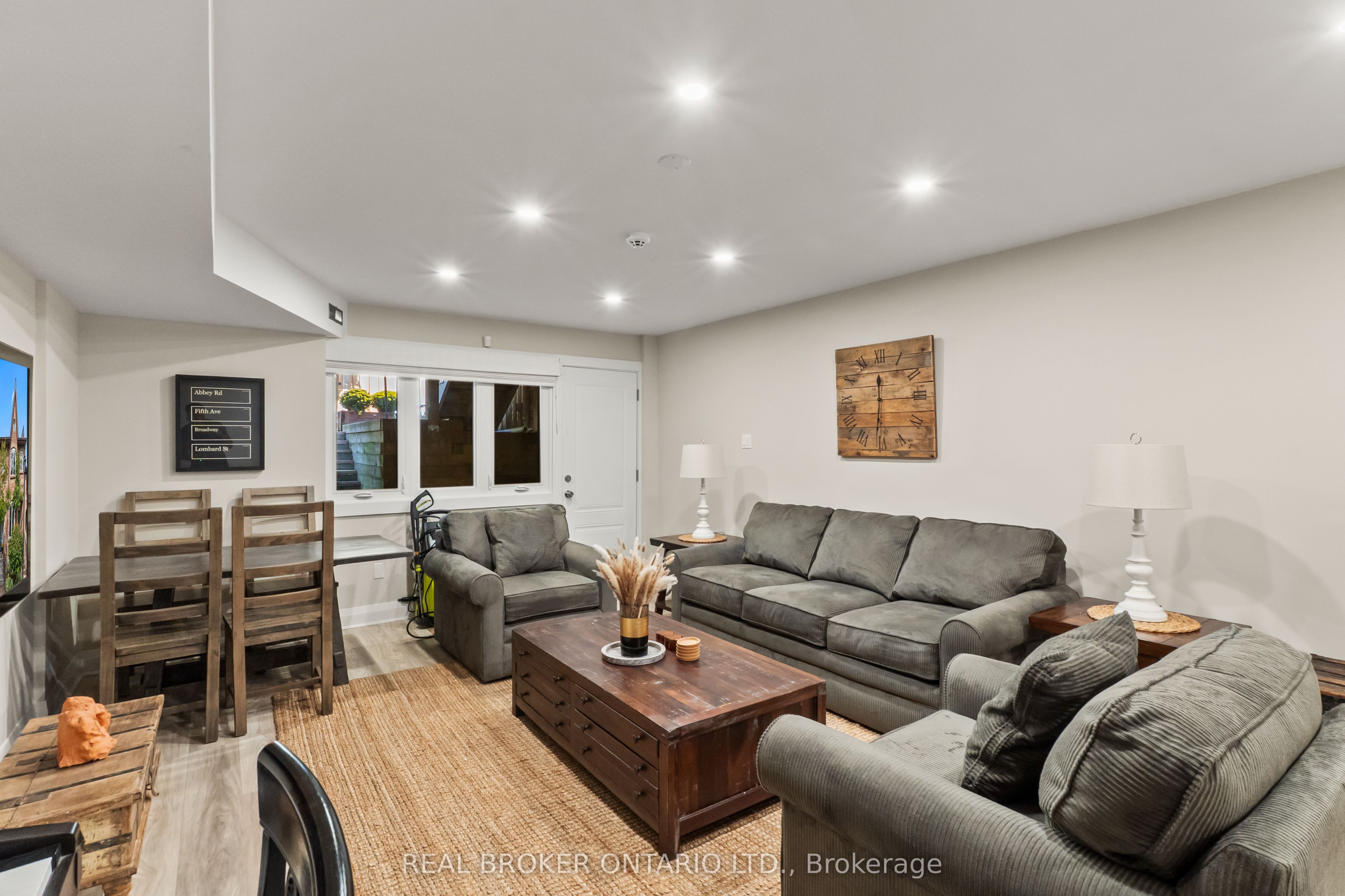 12 St. James Court Property Photo 46