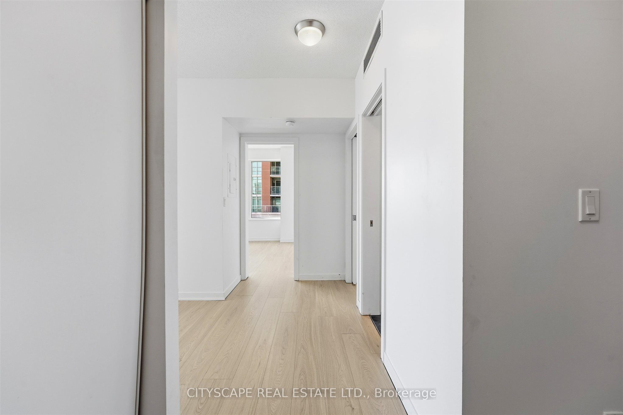 59 East Liberty Street 1005 Property Photo 4