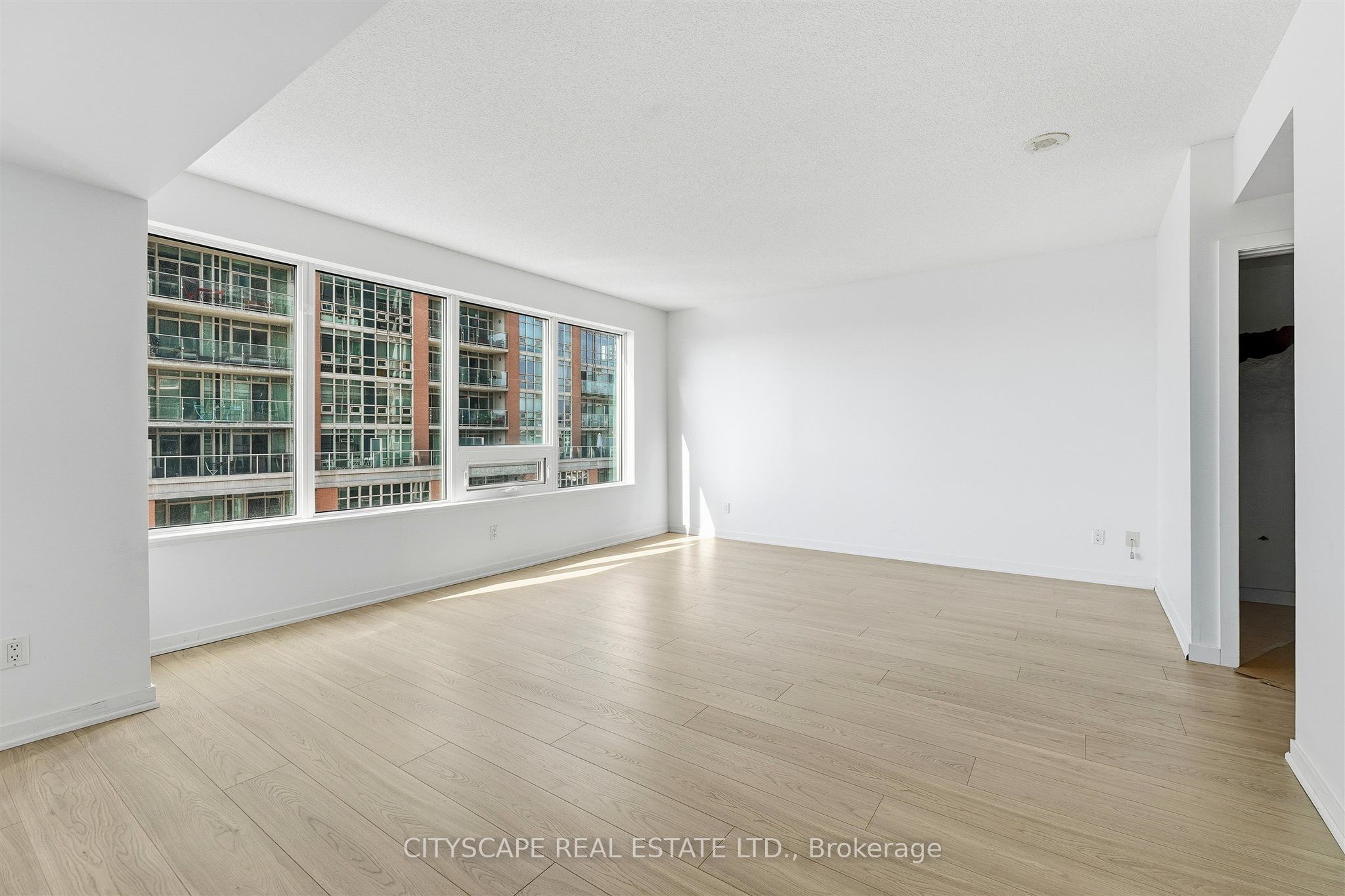 59 East Liberty Street 1005 Property Photo 6
