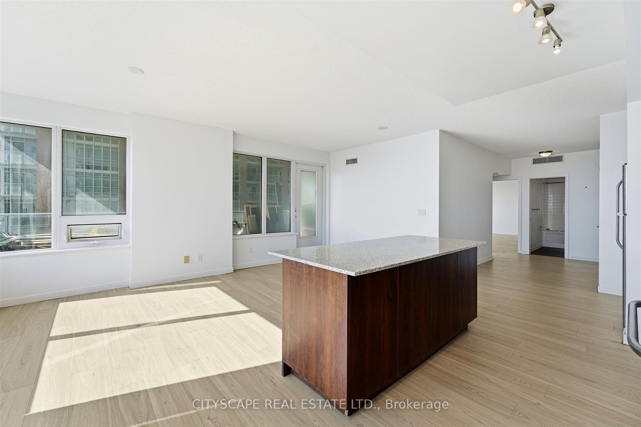 59 East Liberty Street 1005 Property Photo 12