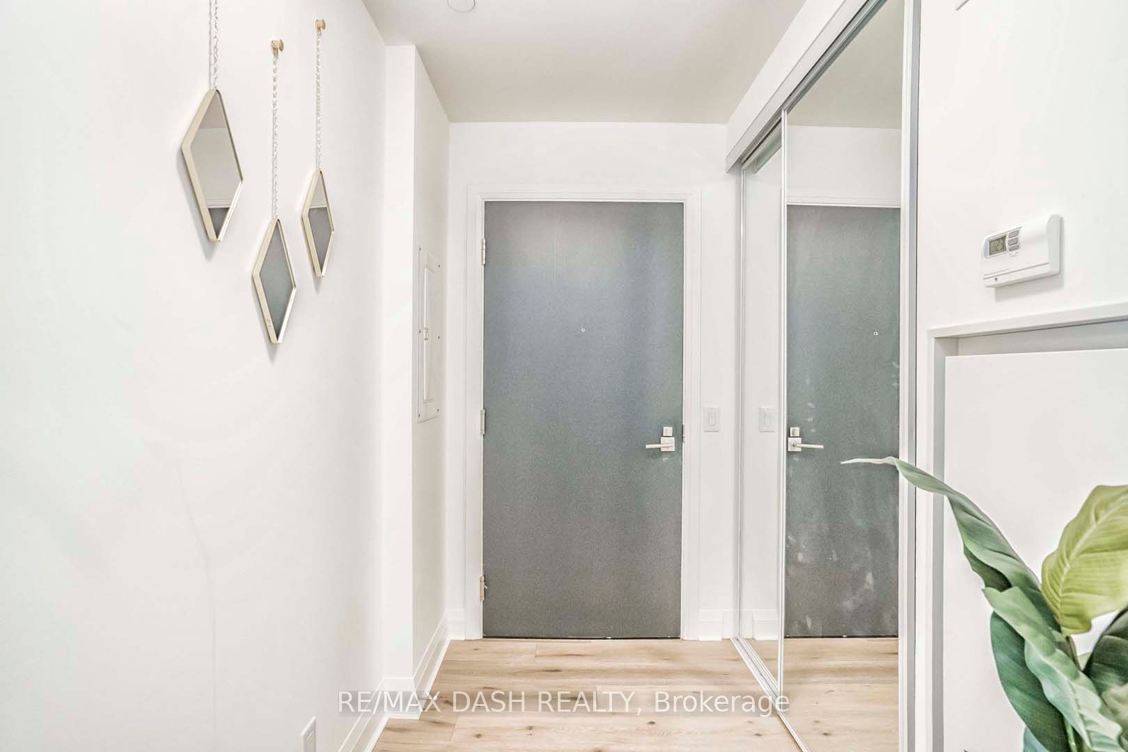 151 Avenue Road 205 Property Photo 5