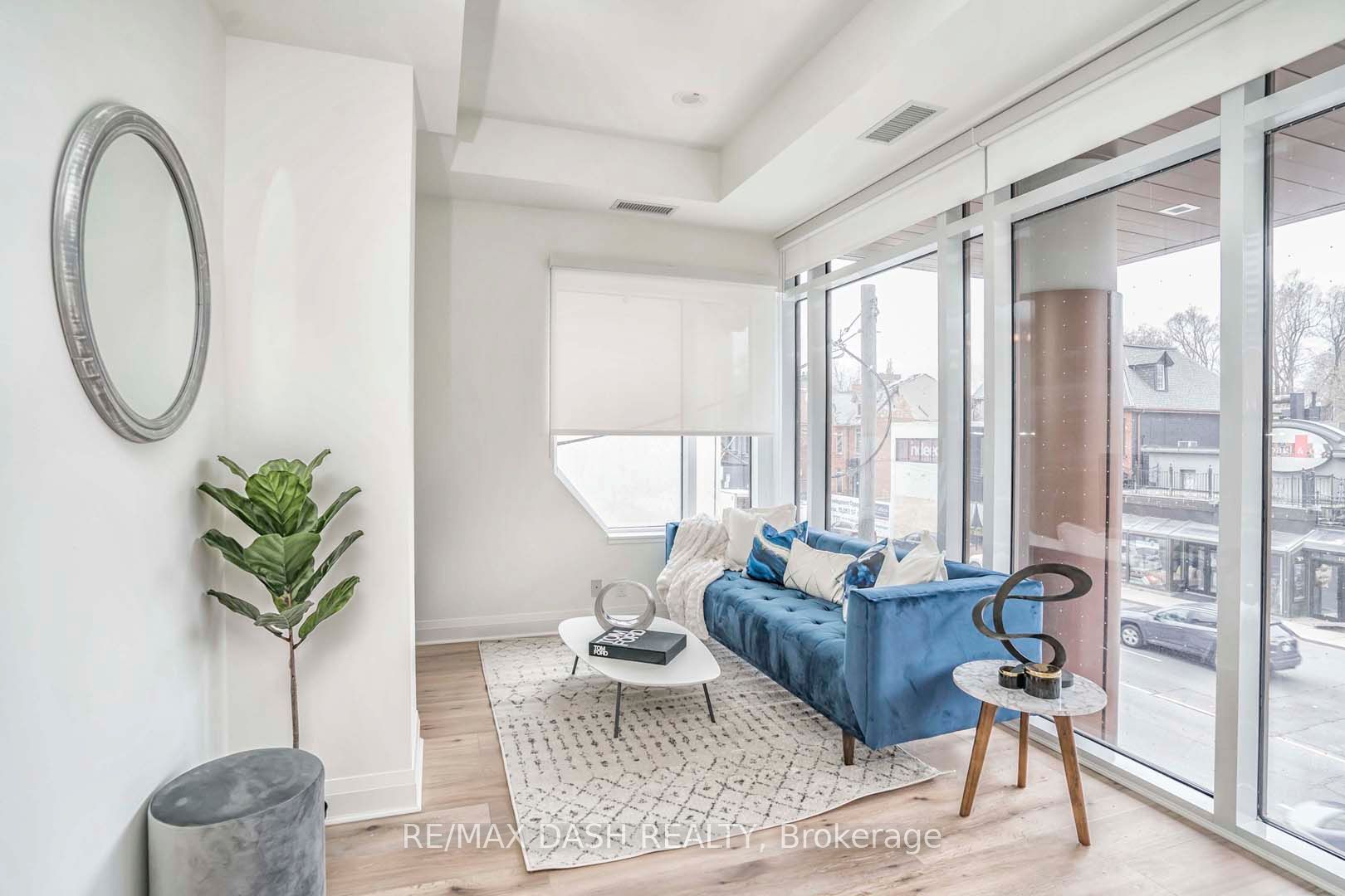 151 Avenue Road 205 Property Photo 8